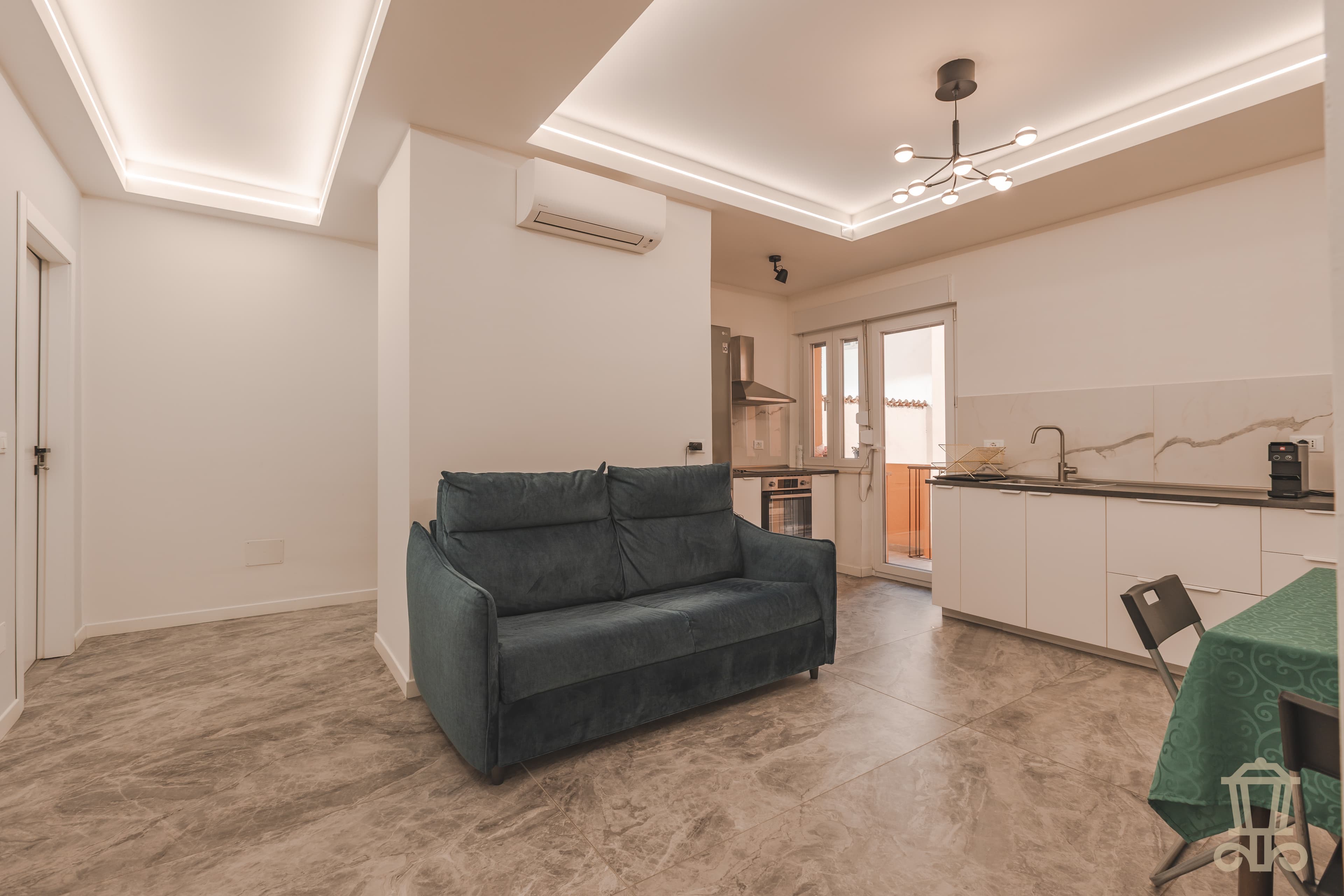 Immagine 3 | Trilocale ristrutturato con due poggioli - La Rue Immobiliare