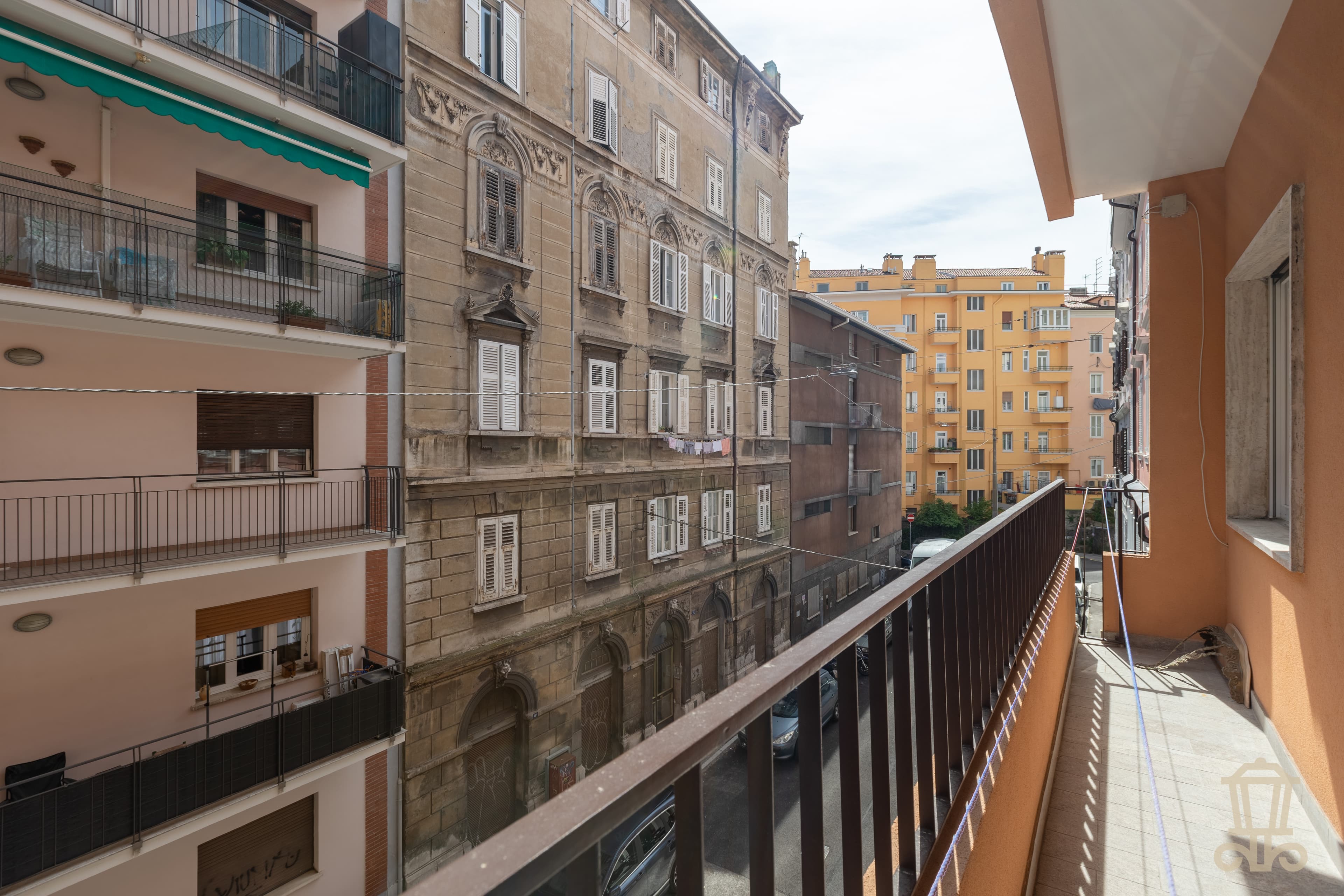 Immagine 10 | Trilocale ristrutturato con due poggioli - La Rue Immobiliare