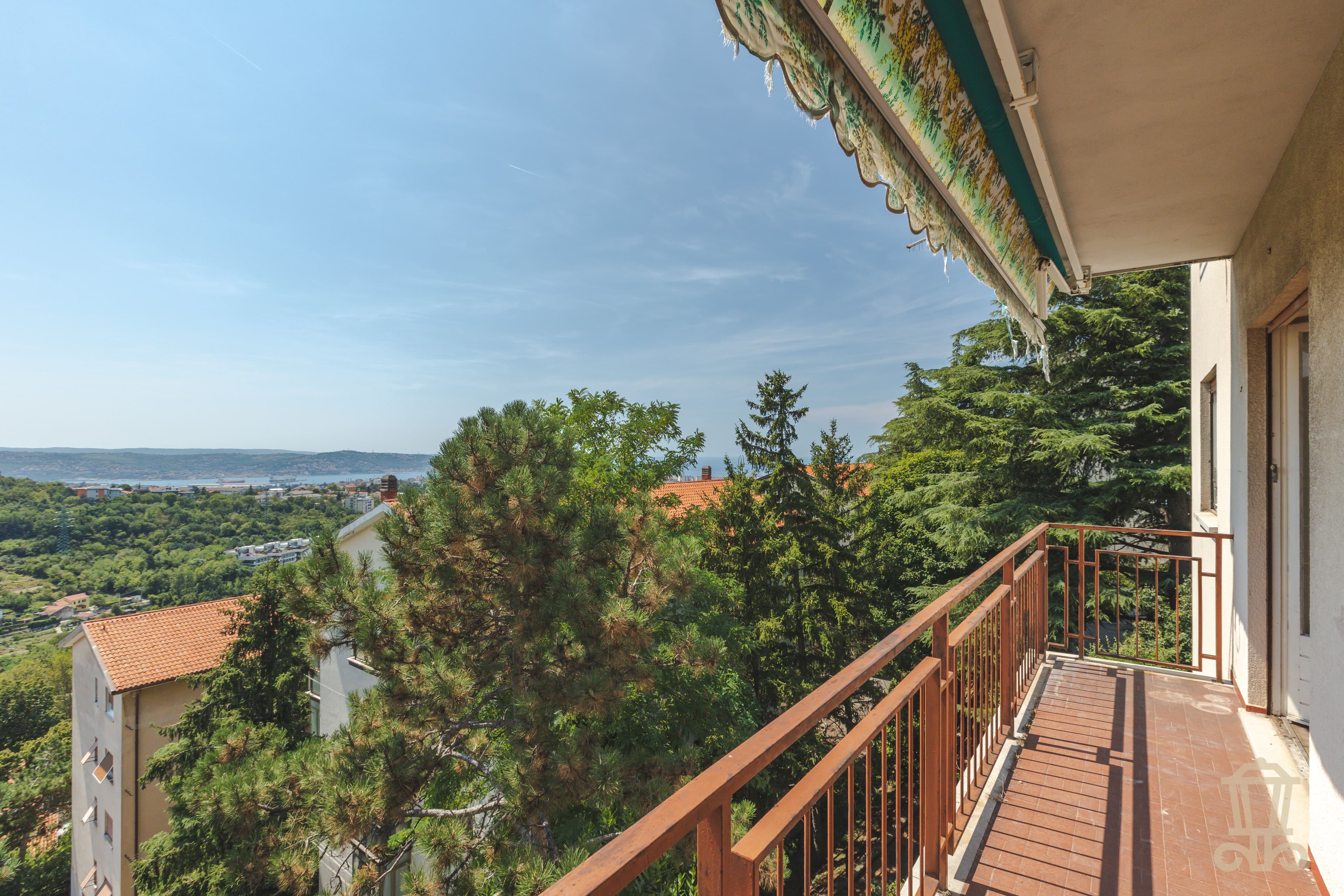 Immagine 0 | Luminoso quadrilocale con terrazzo e vista mare - La Rue Immobiliare