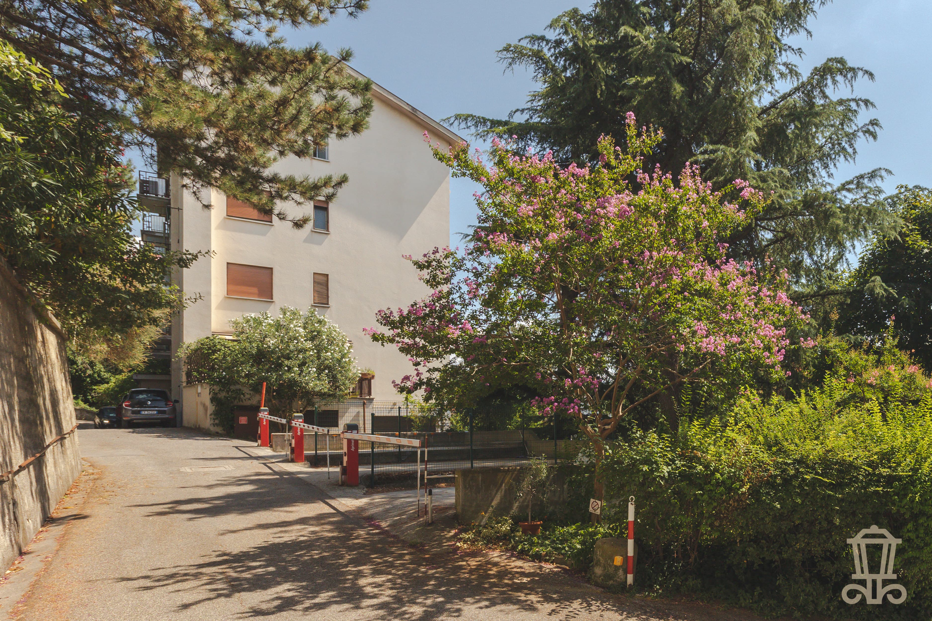 Immagine 1 | Luminoso quadrilocale con terrazzo e vista mare - La Rue Immobiliare