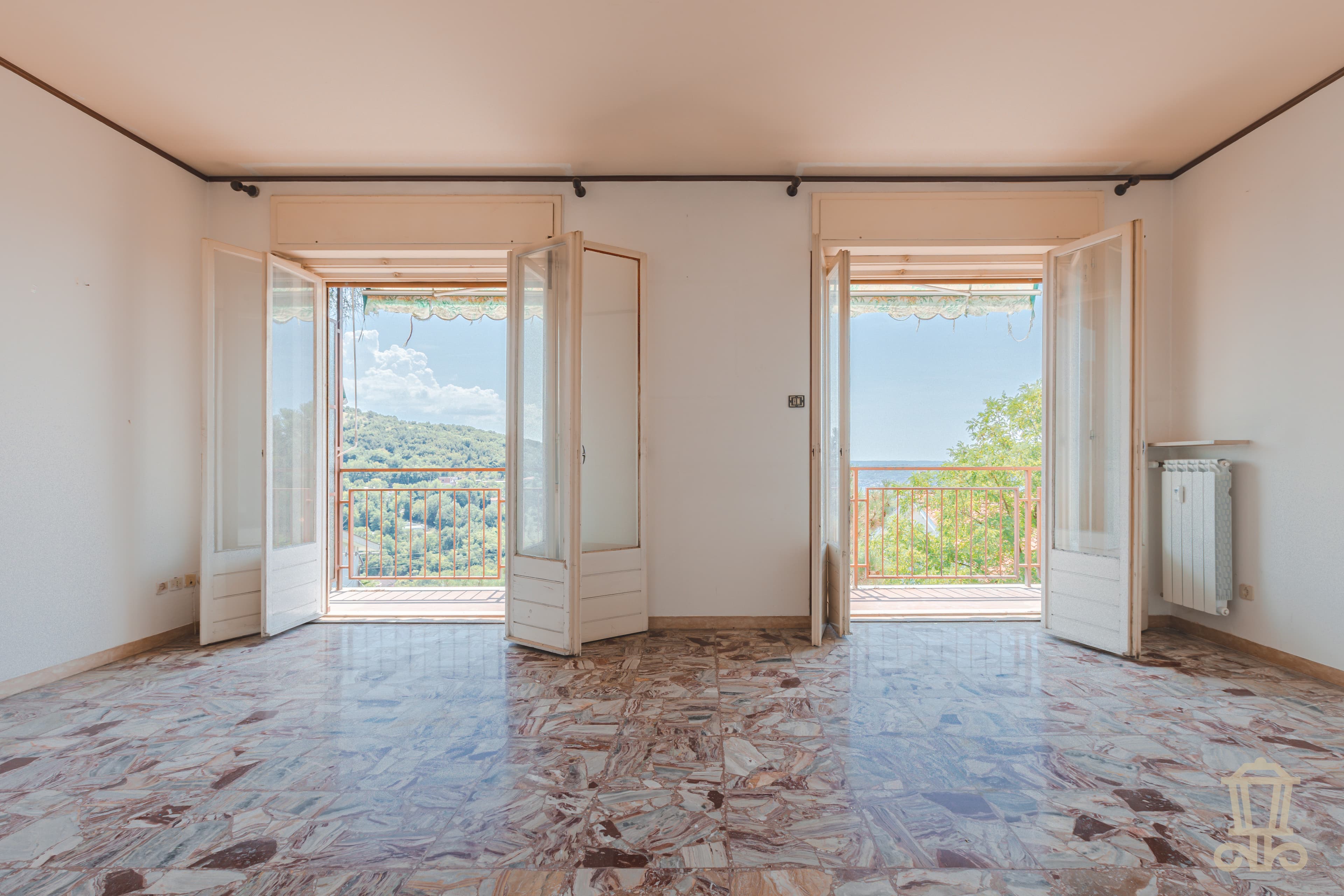 Immagine 3 | Luminoso quadrilocale con terrazzo e vista mare - La Rue Immobiliare