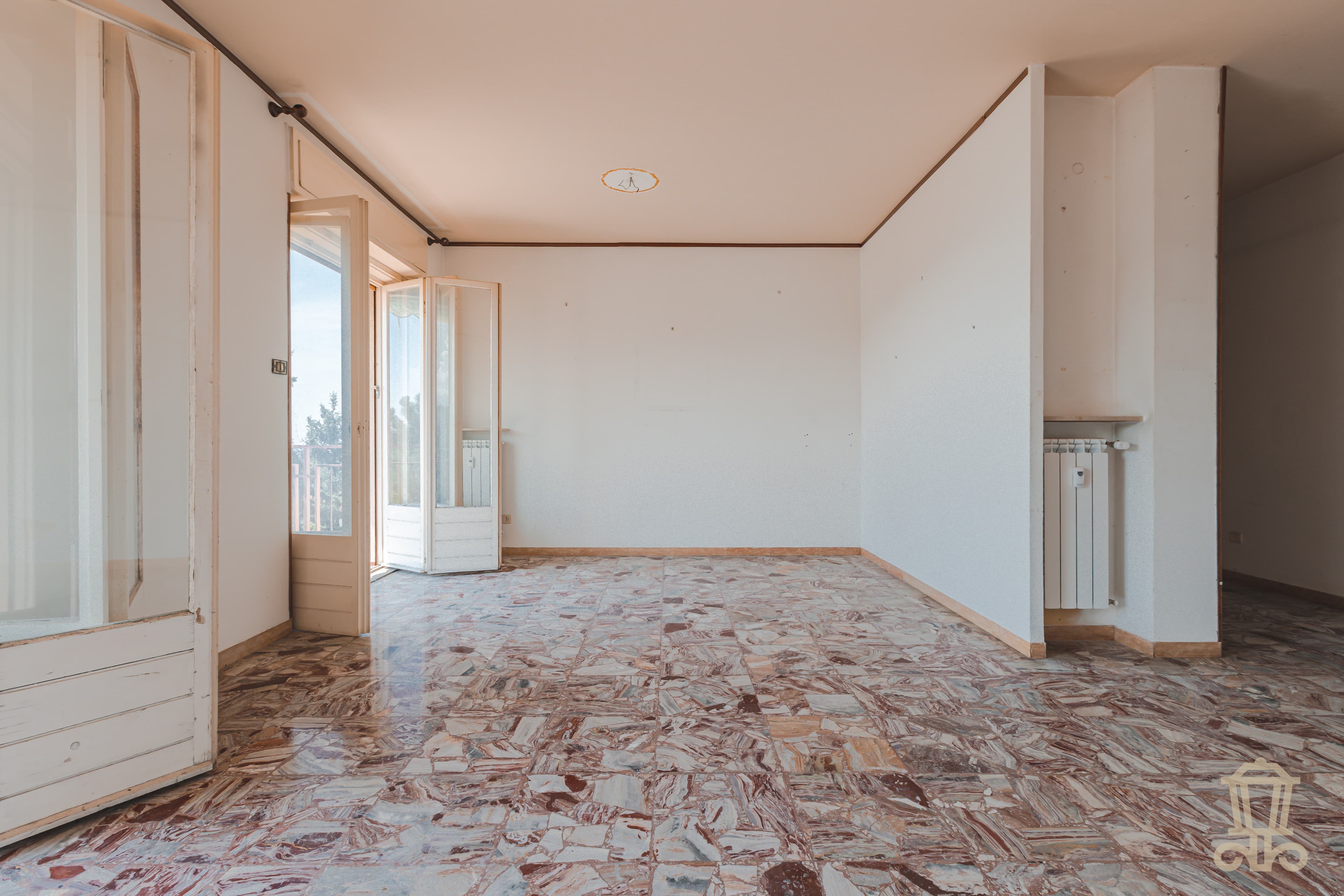 Immagine 4 | Luminoso quadrilocale con terrazzo e vista mare - La Rue Immobiliare