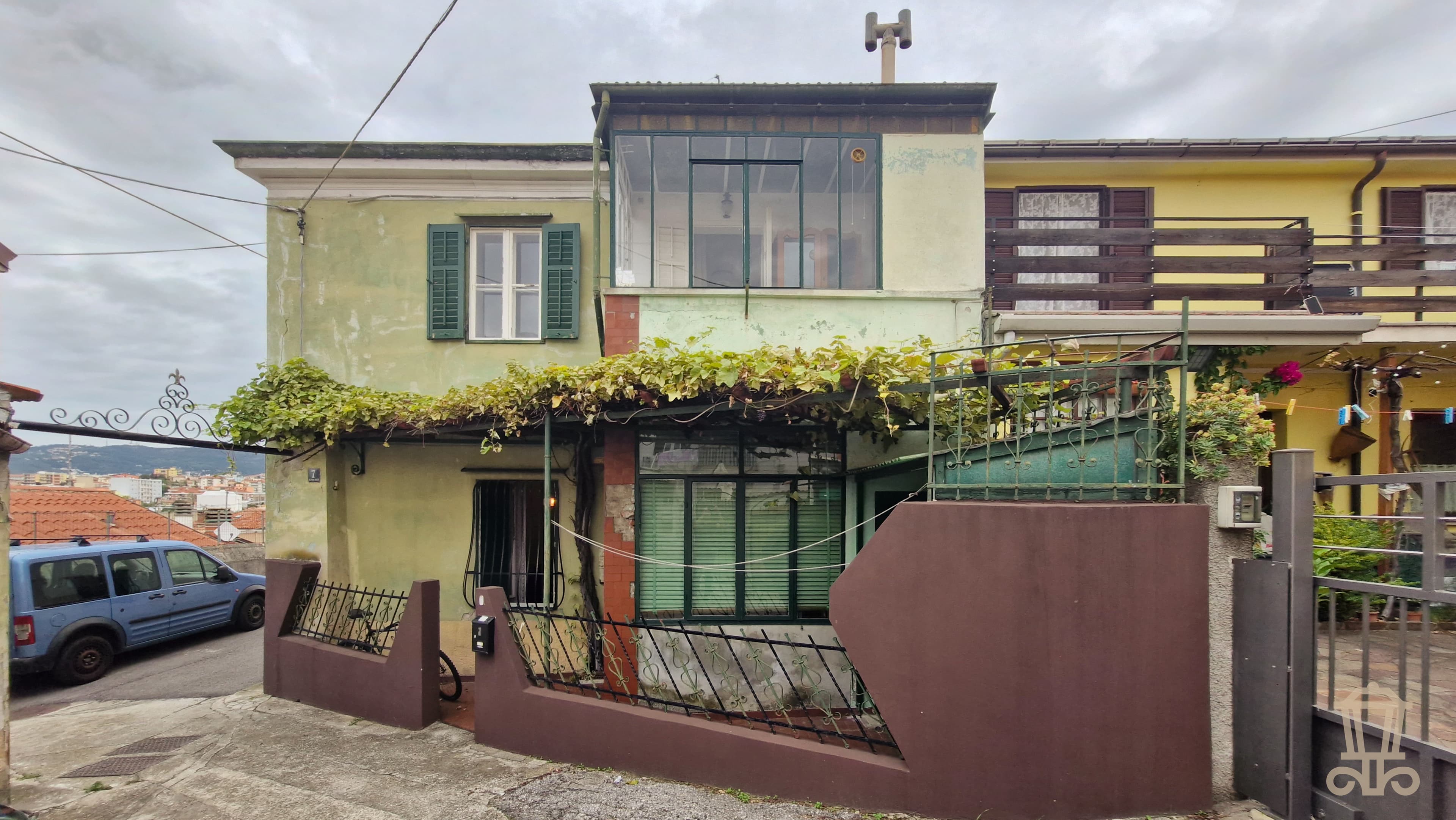 Immagine 0 | Casetta accostata su due livelli con piccolo scoperto e deposito attrezzi - La Rue Immobiliare