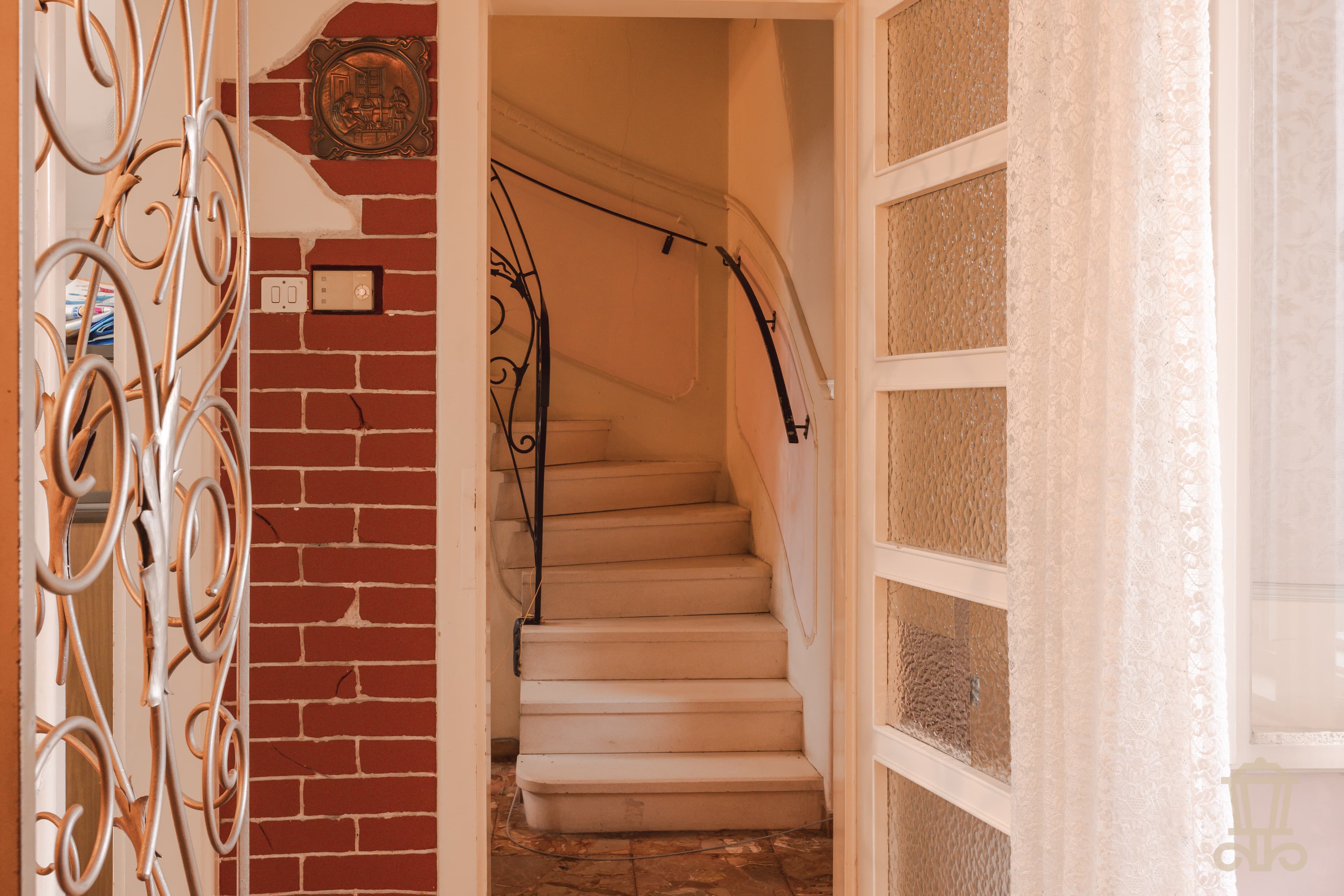 Immagine 4 | Casetta accostata su due livelli con piccolo scoperto e deposito attrezzi - La Rue Immobiliare