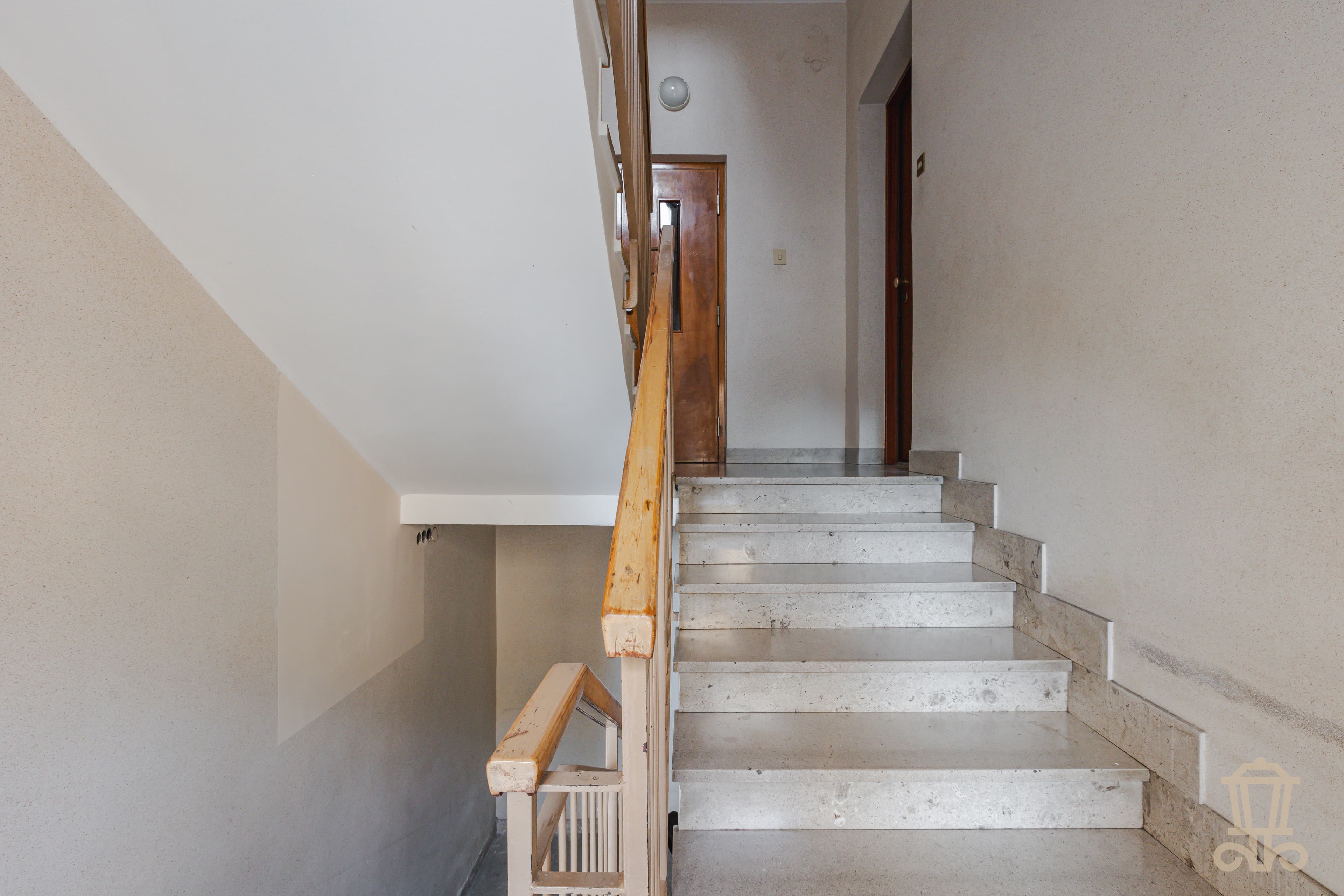 Immagine 2 | Luminoso trilocale con posto auto e cantina - La Rue Immobiliare