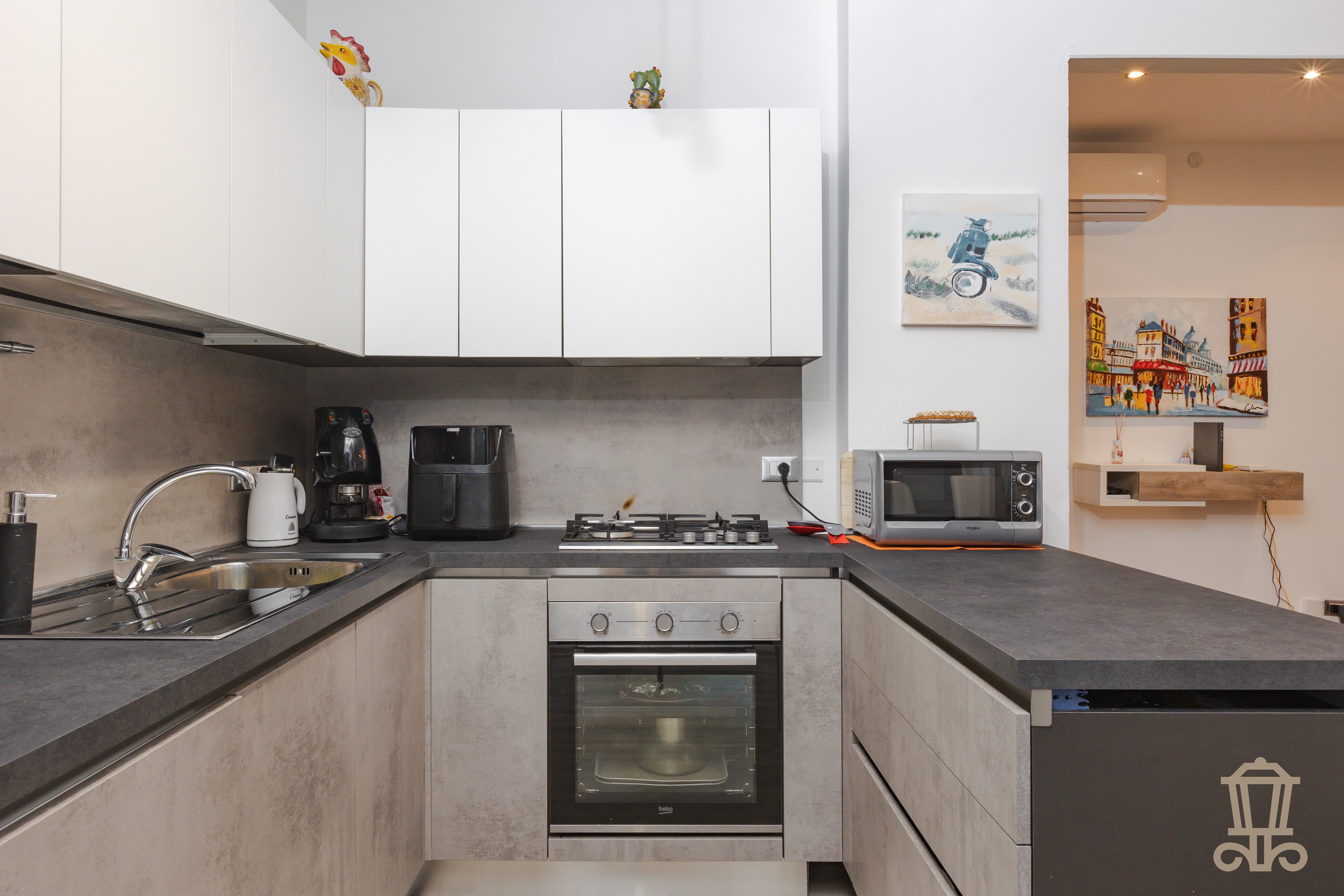 Immagine 9 | Luminoso trilocale con posto auto e cantina - La Rue Immobiliare