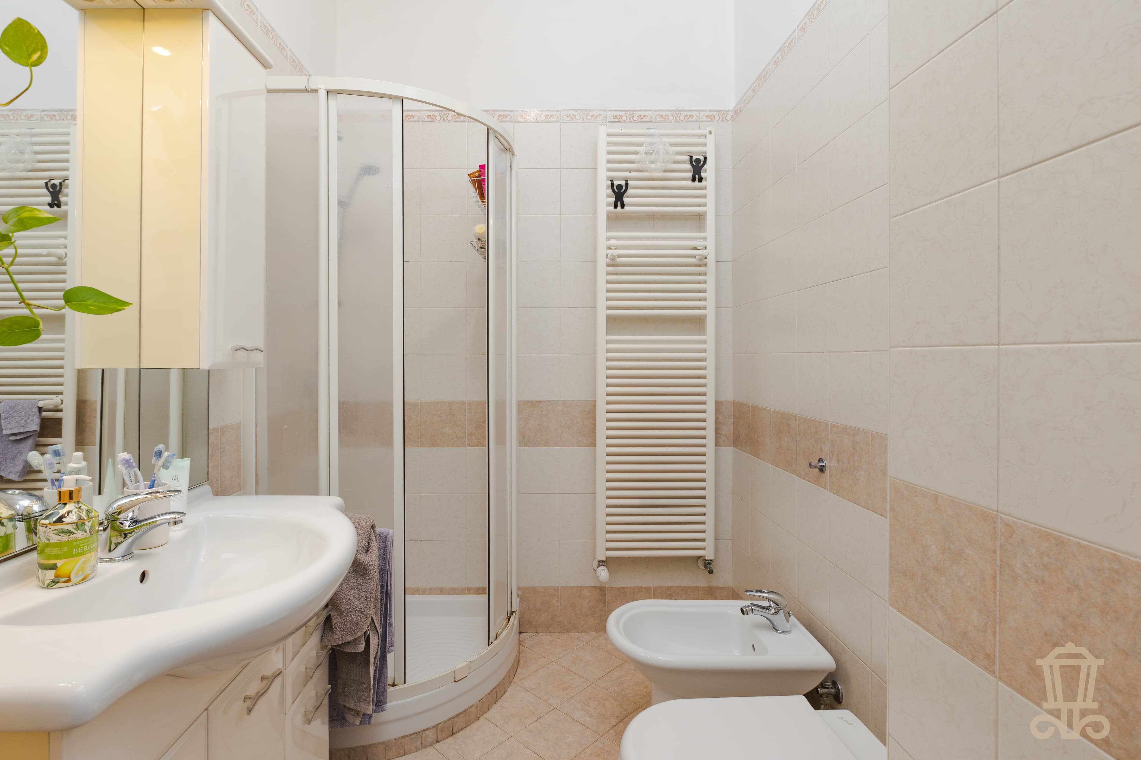 Immagine 11 | Luminoso trilocale con posto auto e cantina - La Rue Immobiliare