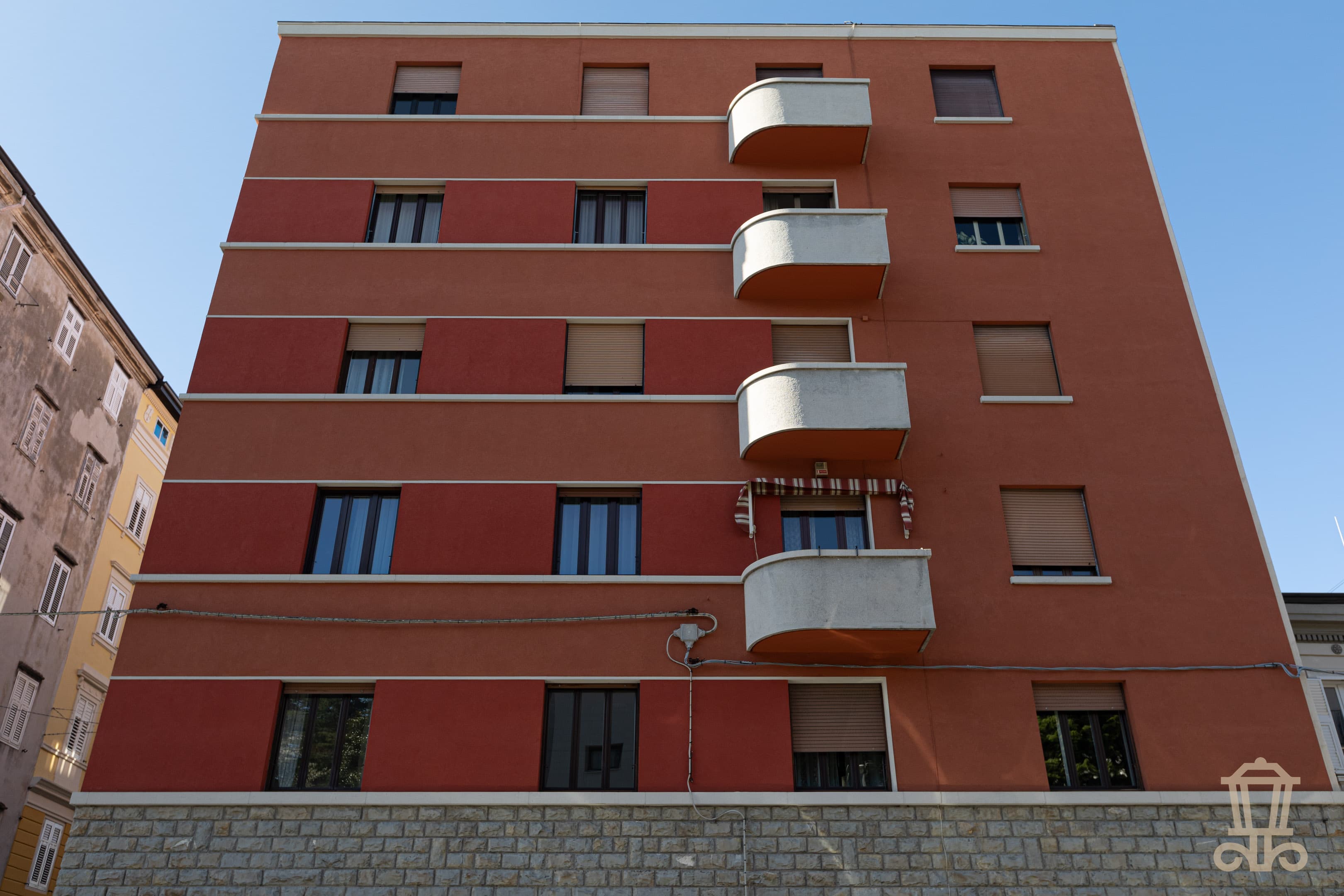 Immagine 1 | Luminoso bilocale con cantina e corte di proprietà - La Rue Immobiliare