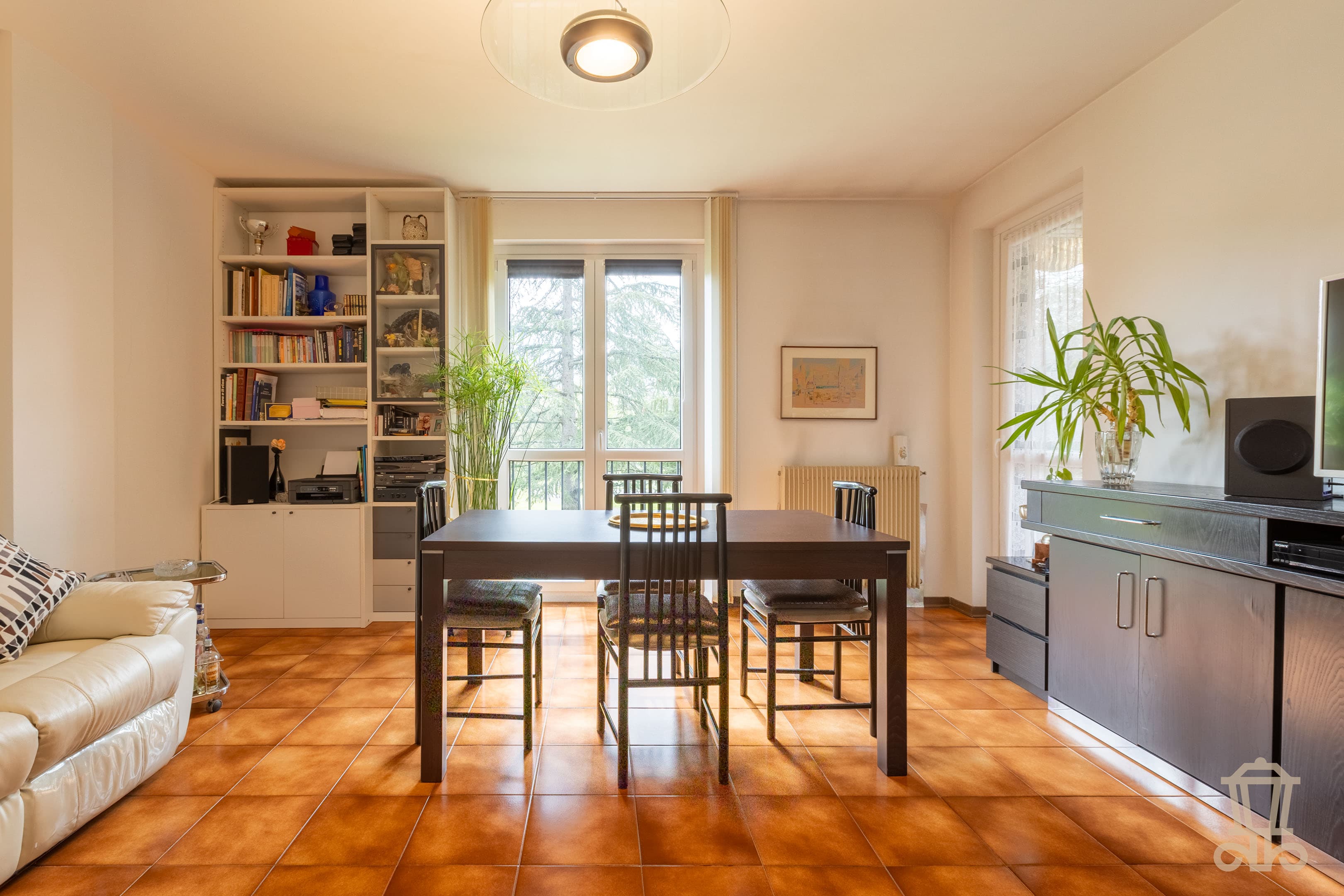 Immagine 1 | Trilocale con cantina e posto auto coperto di proprietà - La Rue Immobiliare