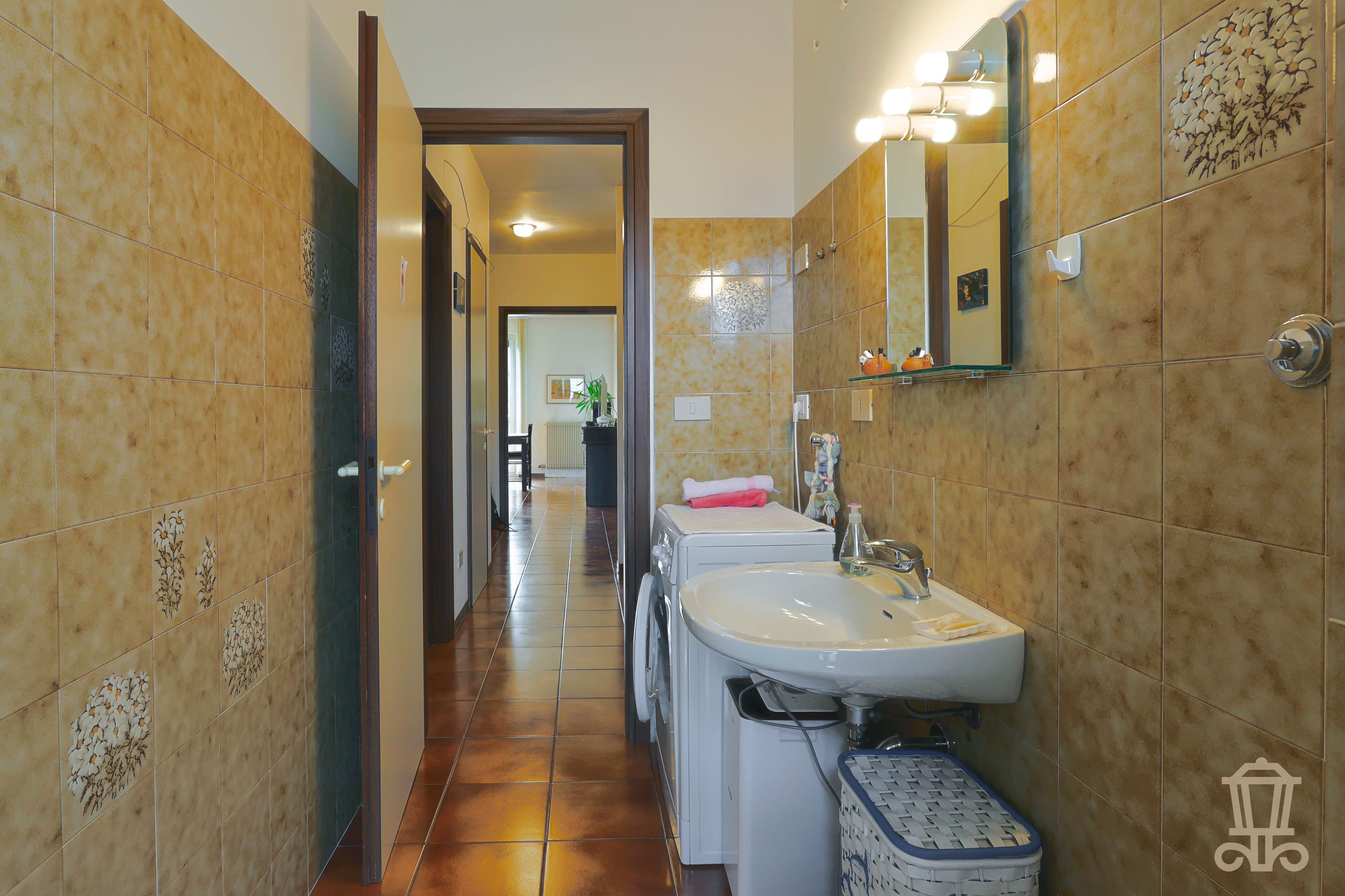 Immagine 12 | Trilocale con cantina e posto auto coperto di proprietà - La Rue Immobiliare