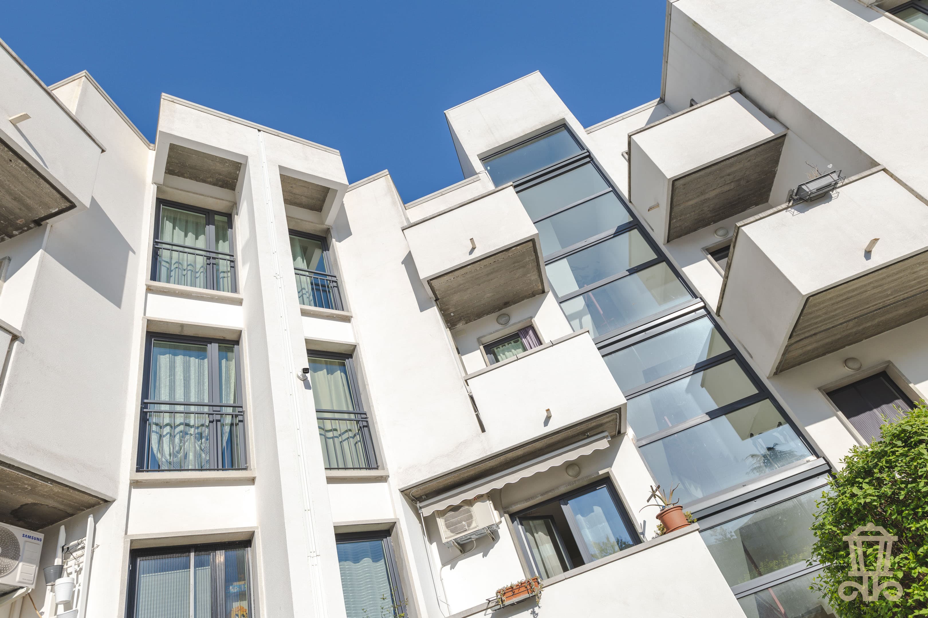 Immagine 1 | Bilocale con cantina e posto auto scoperto - La Rue Immobiliare