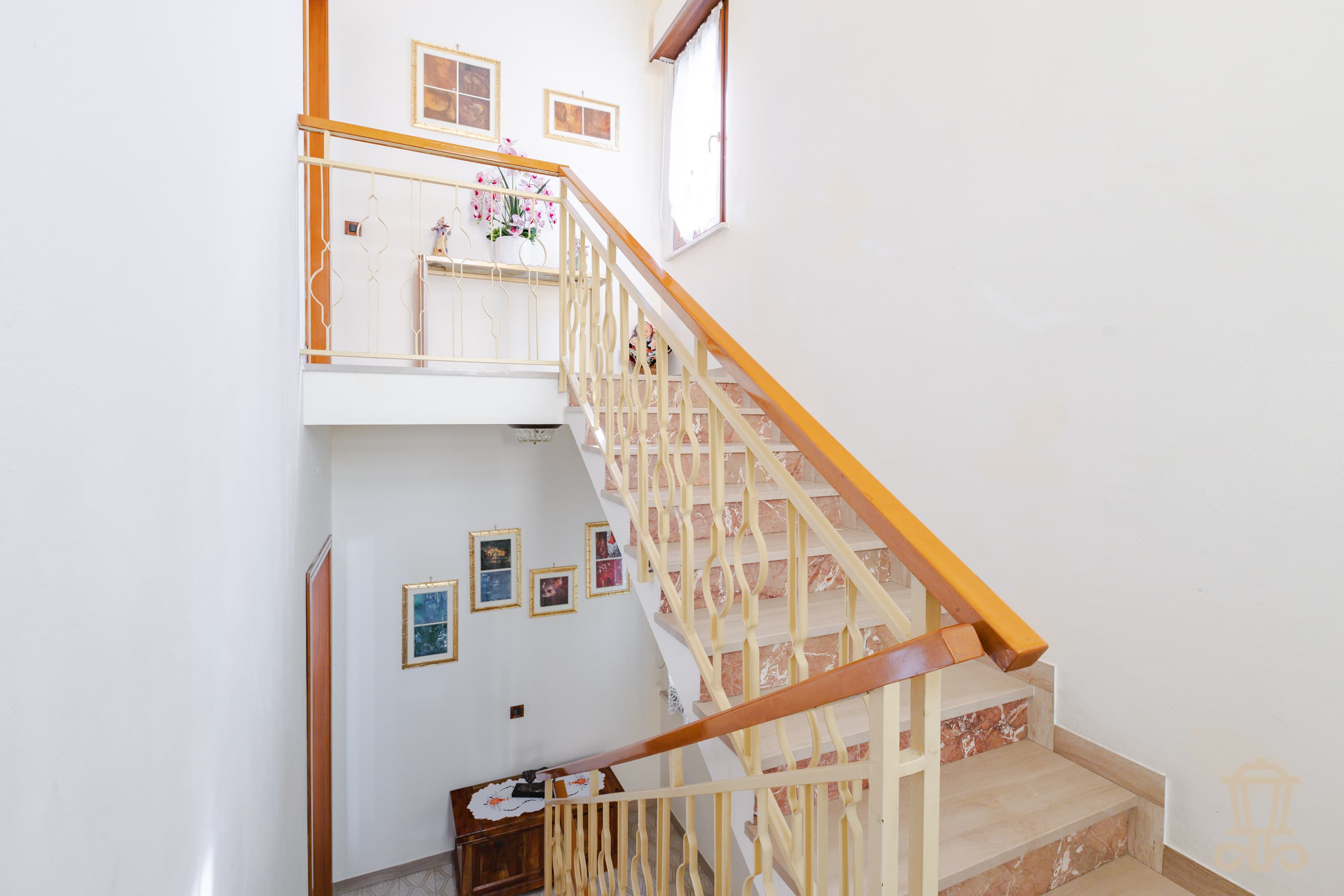 Immagine 21 | Ampia bifamiliare in zona residenziale - La Rue Immobiliare