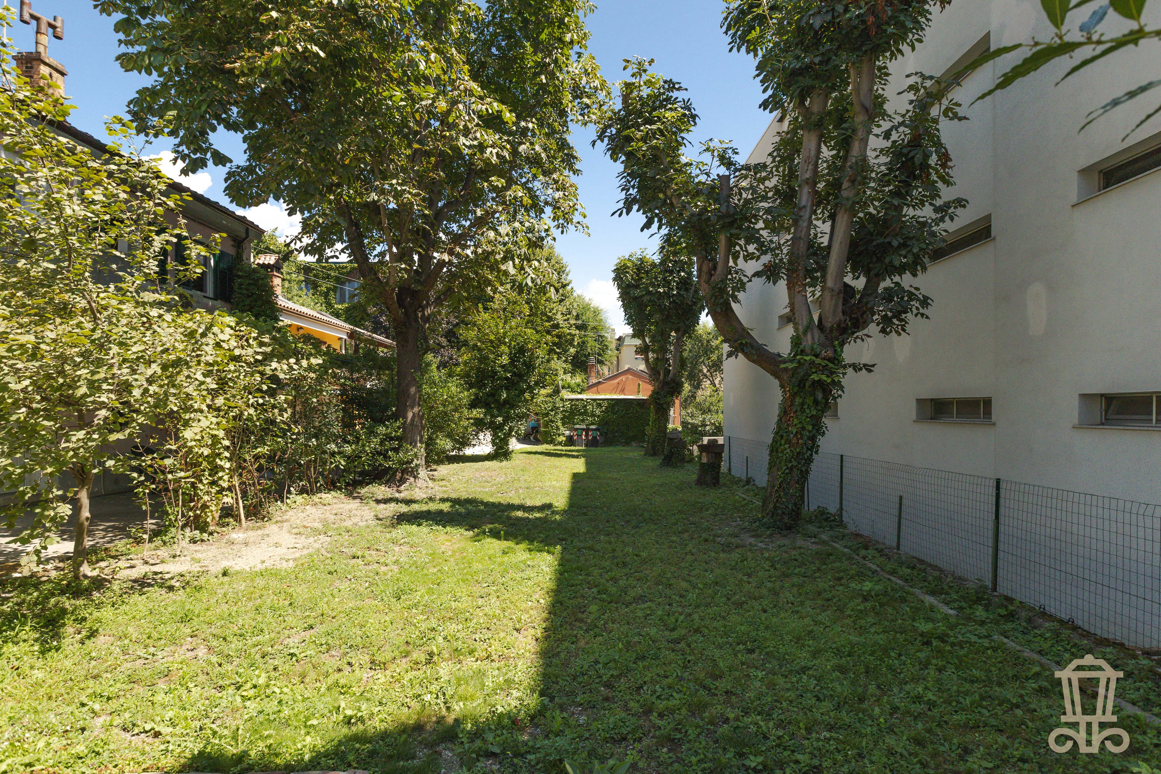 Immagine 1 | Splendida bifamiliare ristrutturata con giardino - La Rue Immobiliare