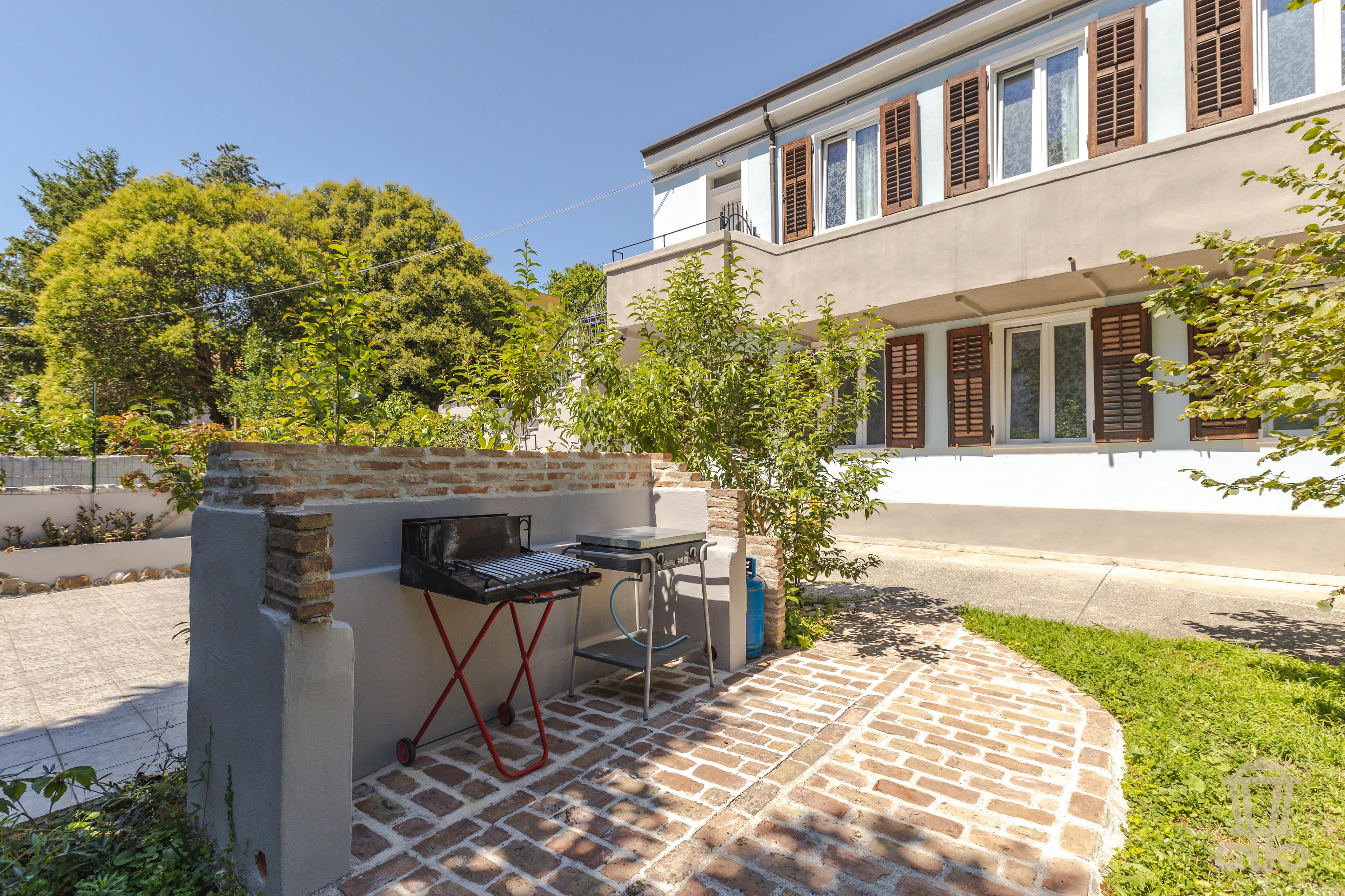 Immagine 3 | Splendida bifamiliare ristrutturata con giardino - La Rue Immobiliare