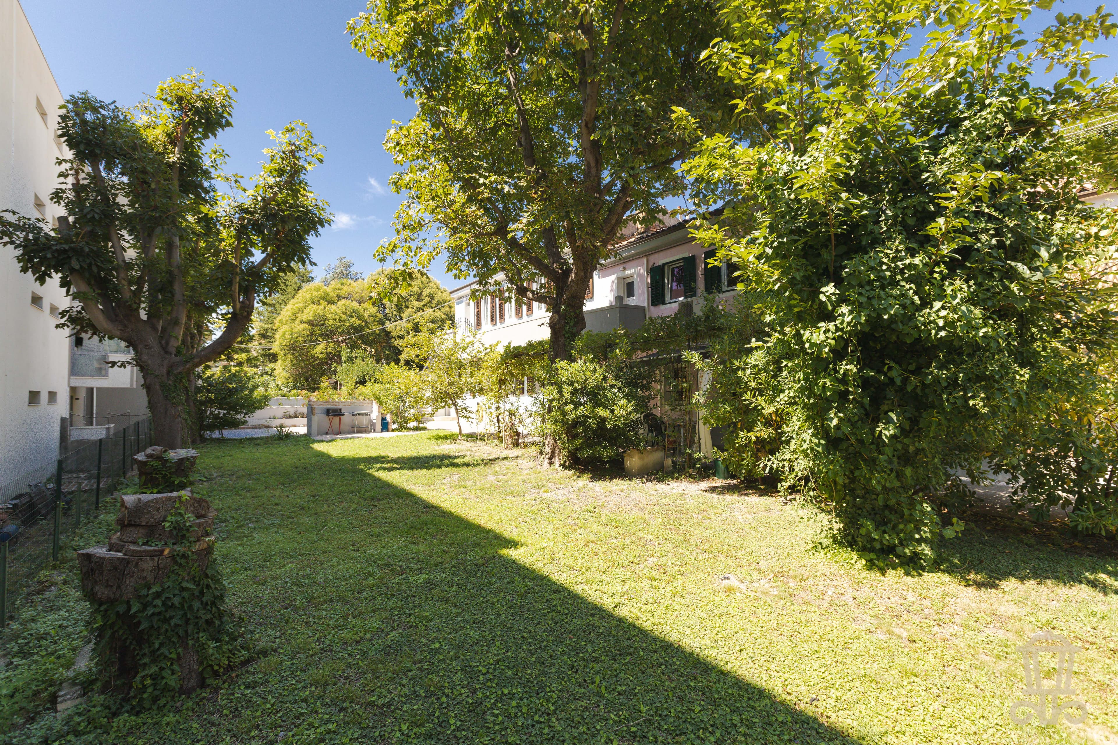 Immagine 7 | Splendida bifamiliare ristrutturata con giardino - La Rue Immobiliare