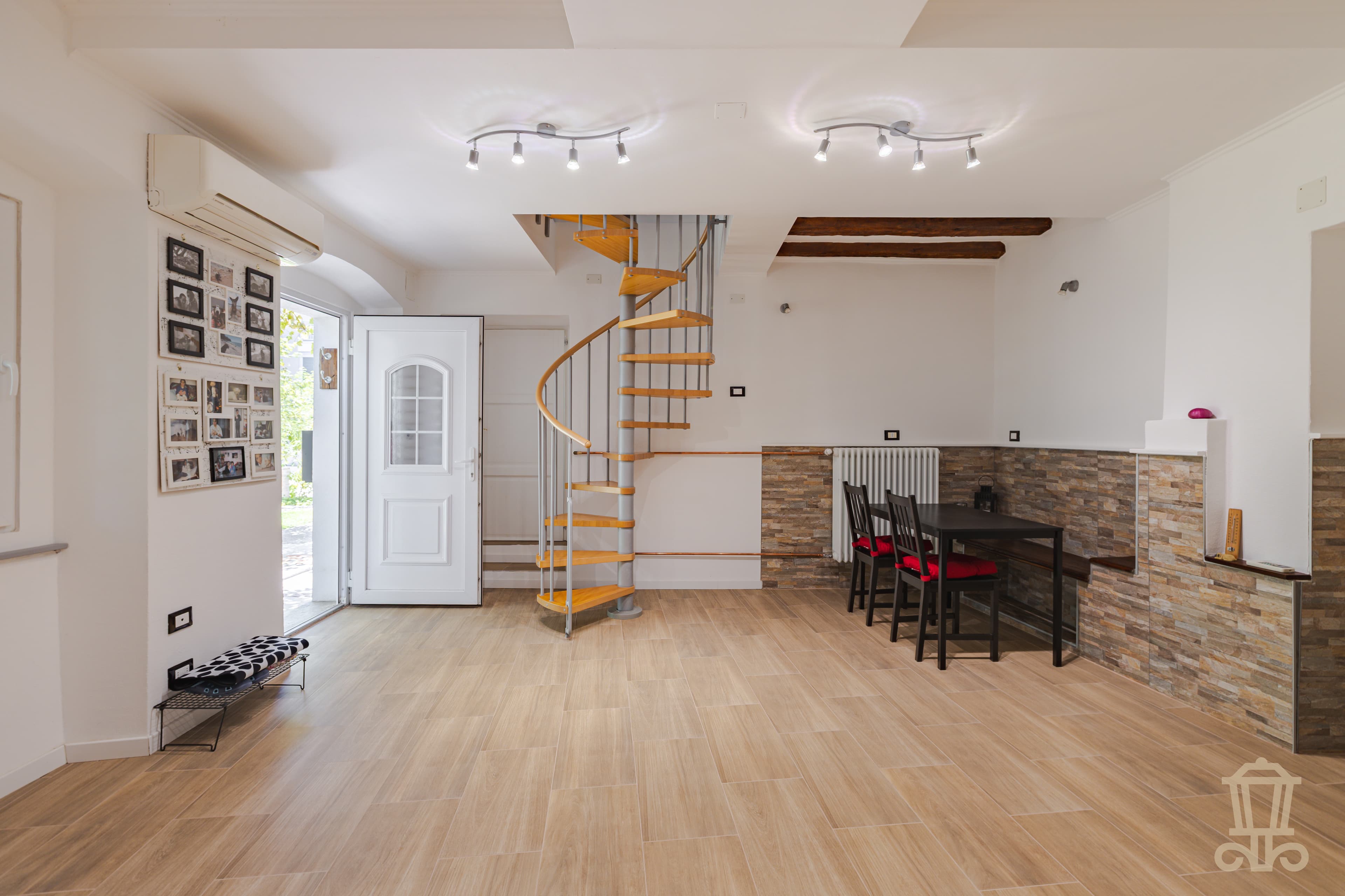 Immagine 12 | Splendida bifamiliare ristrutturata con giardino - La Rue Immobiliare