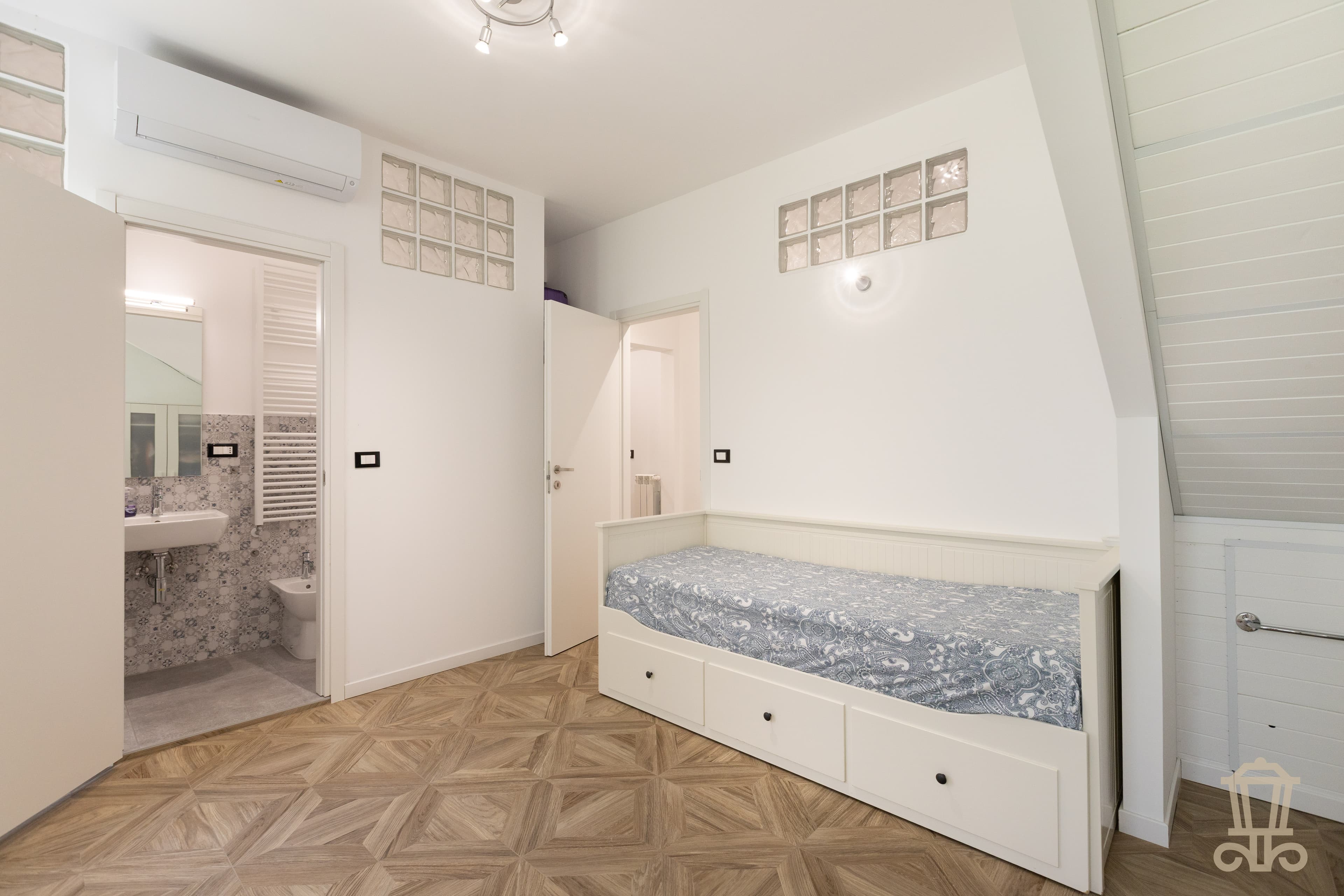 Immagine 14 | Splendida bifamiliare ristrutturata con giardino - La Rue Immobiliare