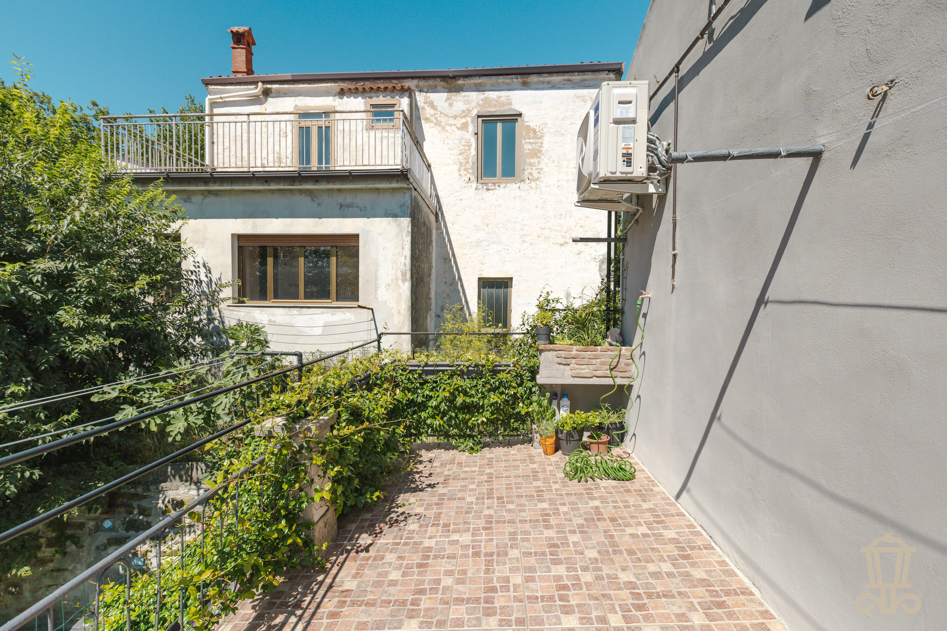 Immagine 36 | Splendida bifamiliare ristrutturata con giardino - La Rue Immobiliare