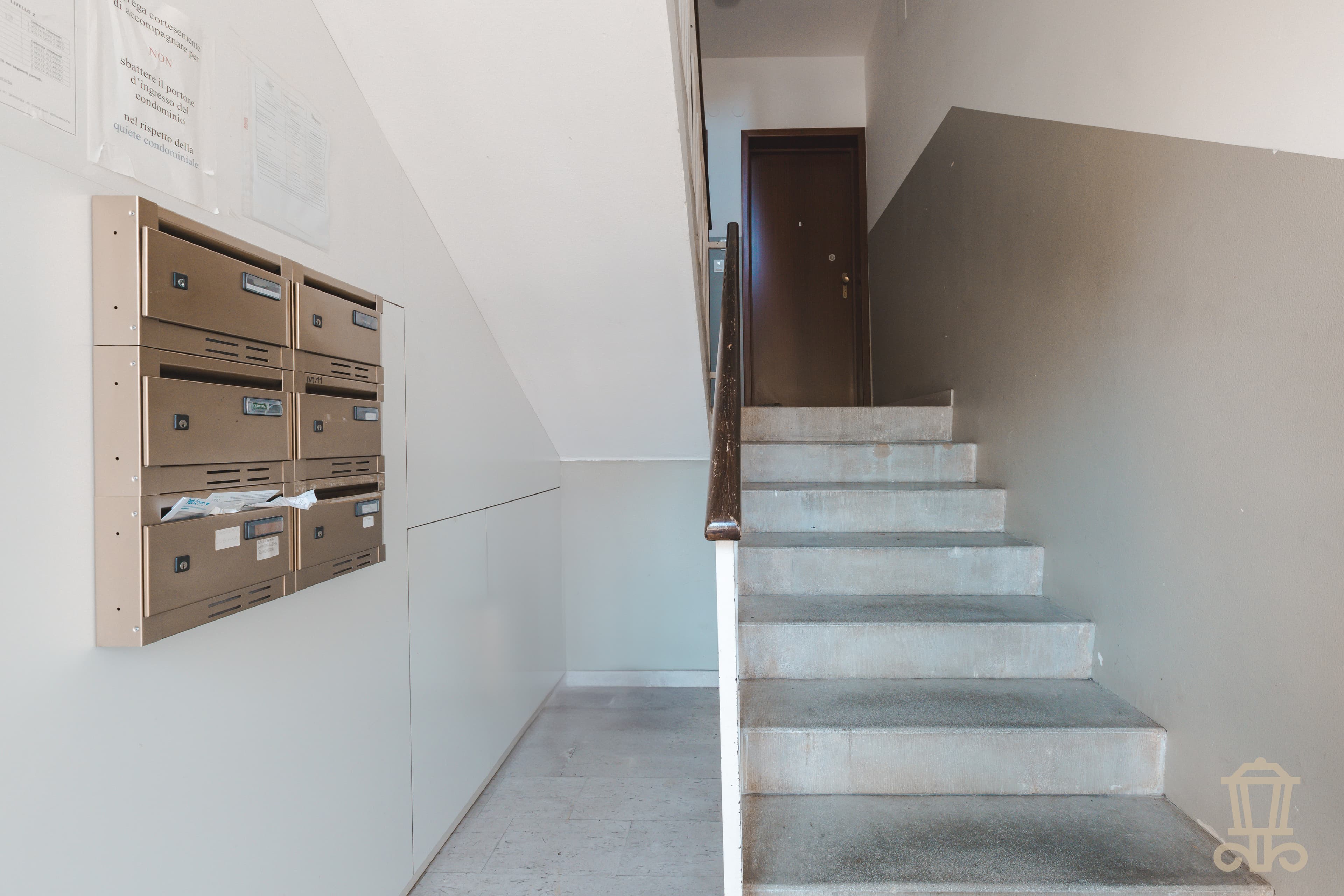 Immagine 1 | Luminoso bilocale con poggiolo e cantina - La Rue Immobiliare