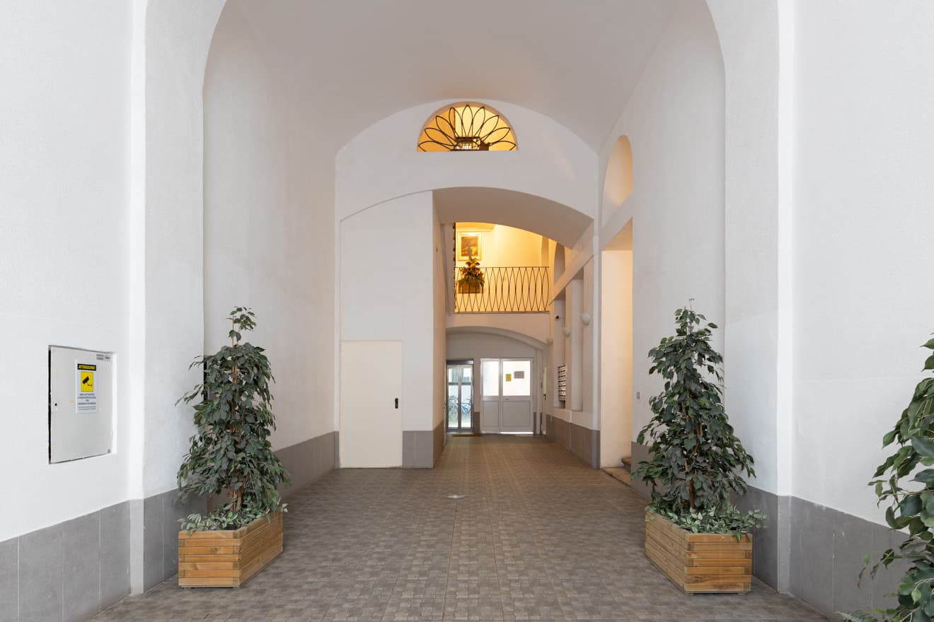 Immagine 5 | Ampio e suggestivo trilocale a due passi dalle Rive - La Rue Immobiliare