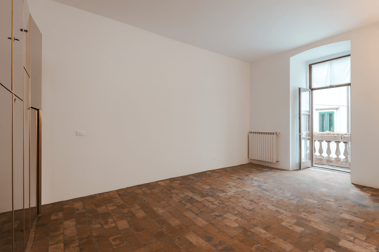 Immagine 12 | Ampio e suggestivo trilocale a due passi dalle Rive - La Rue Immobiliare