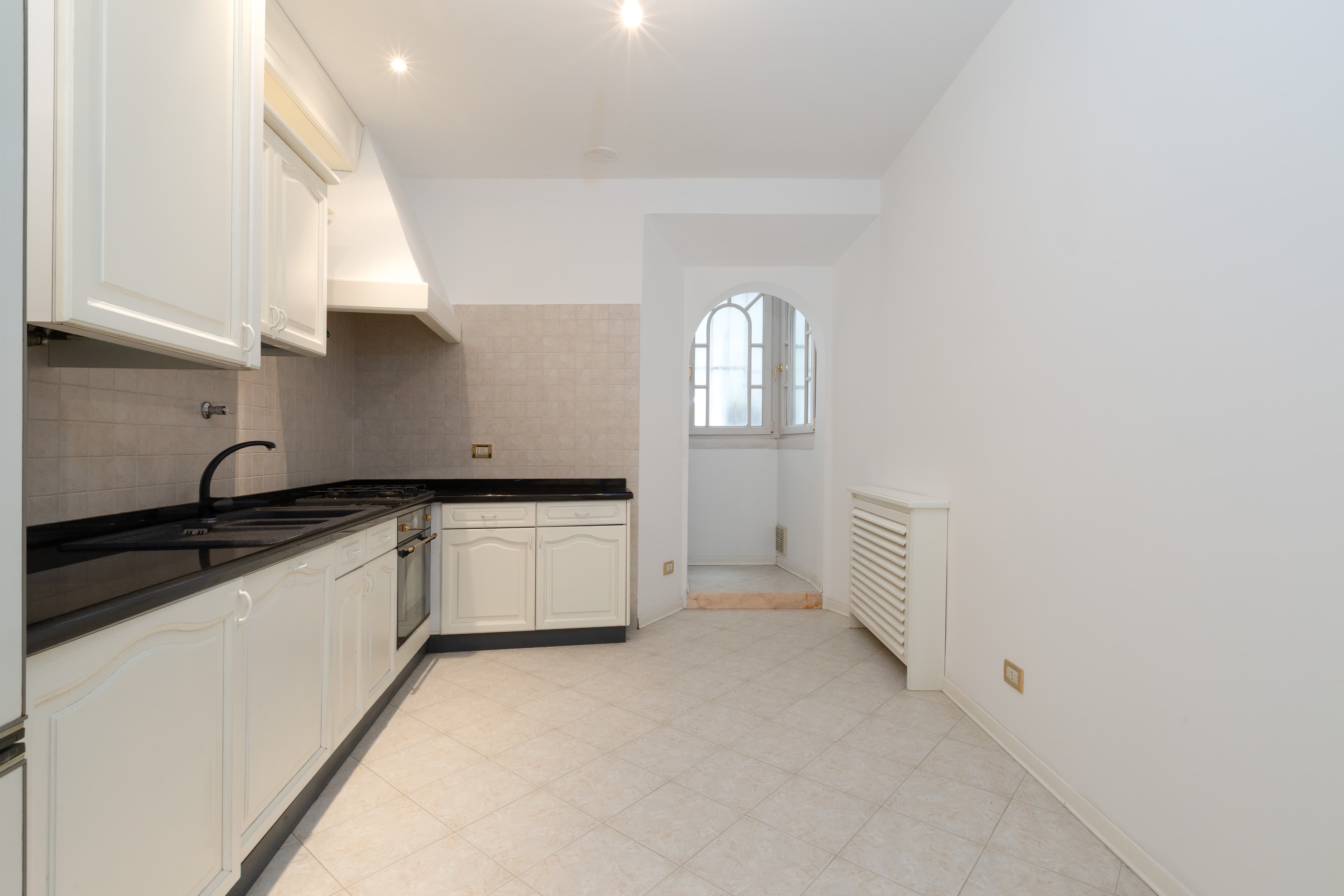 Immagine 18 | Affascinante trilocale in centro - La Rue Immobiliare