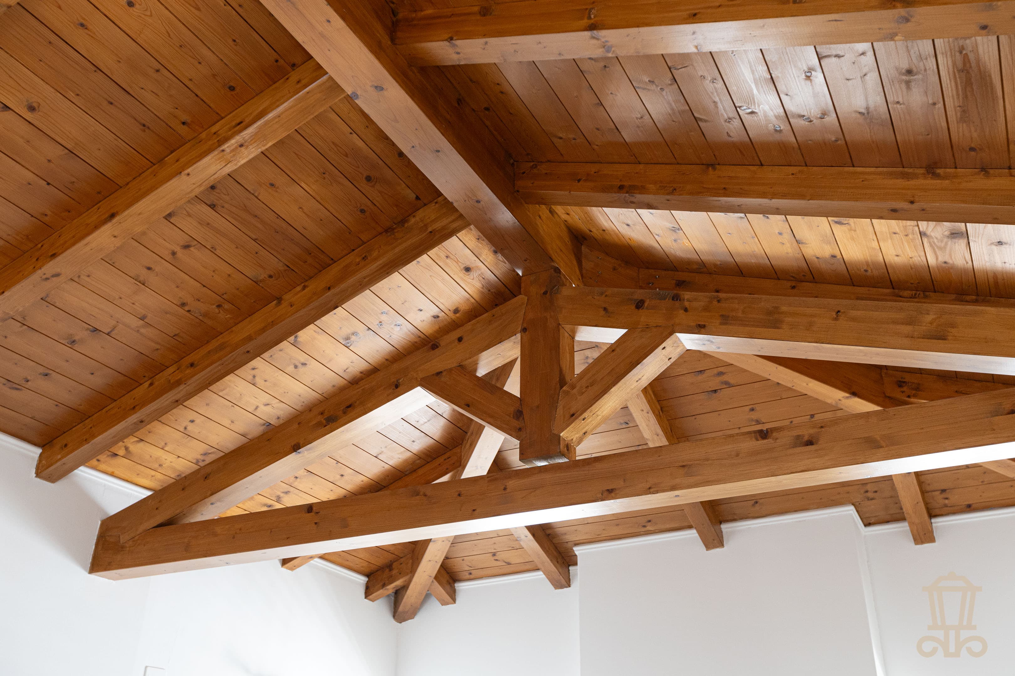 Immagine 9 | Elegante trilocale arredato con travi a vista nel cuore di Trieste - La Rue Immobiliare