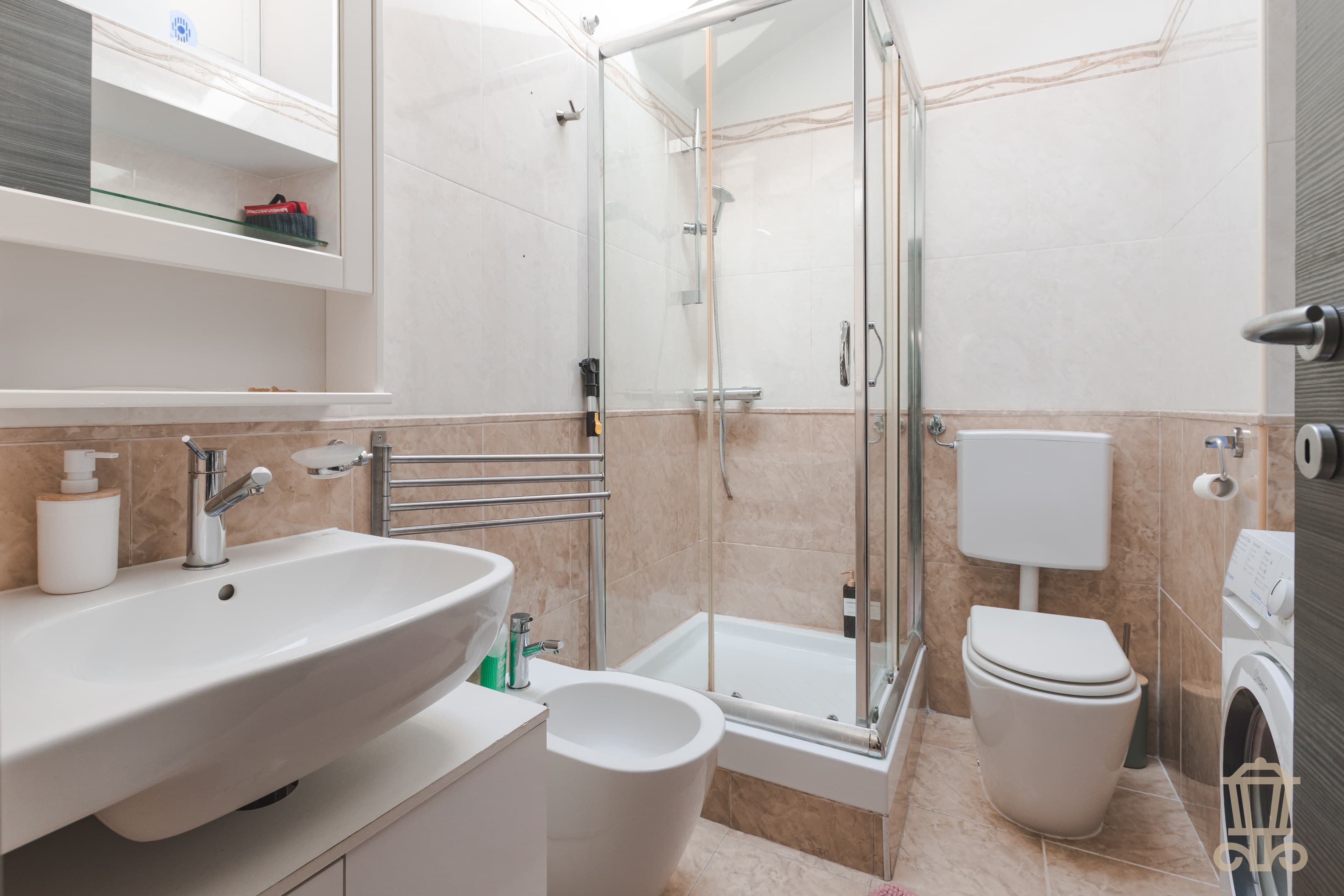 Immagine 17 | Elegante trilocale arredato con travi a vista nel cuore di Trieste - La Rue Immobiliare