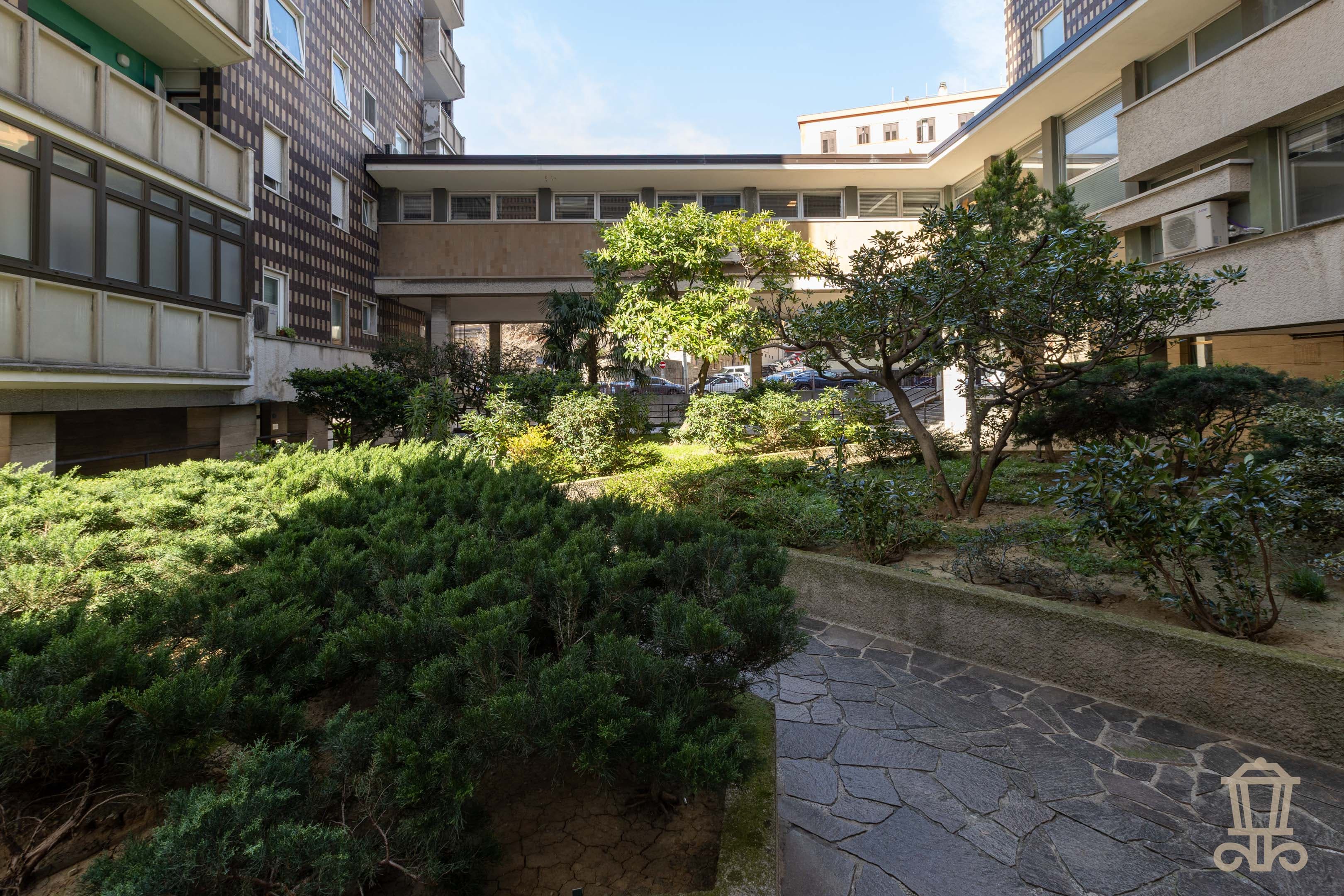 Immagine 2 | Ampio bilocale con due poggioli - La Rue Immobiliare