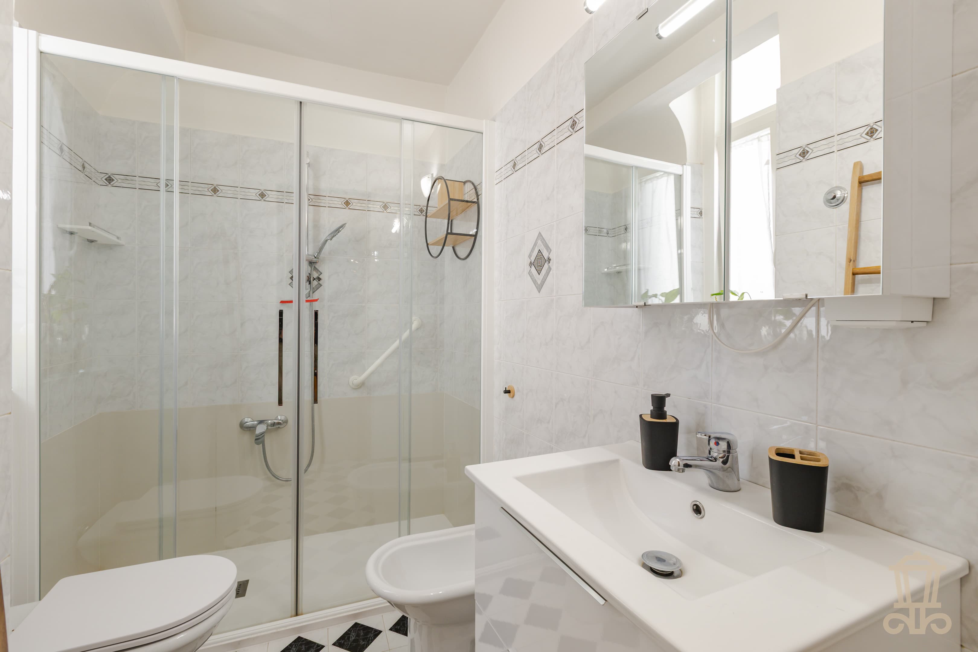 Immagine 16 | Ampio, luminoso e silenzioso trilocale in zona servita - La Rue Immobiliare