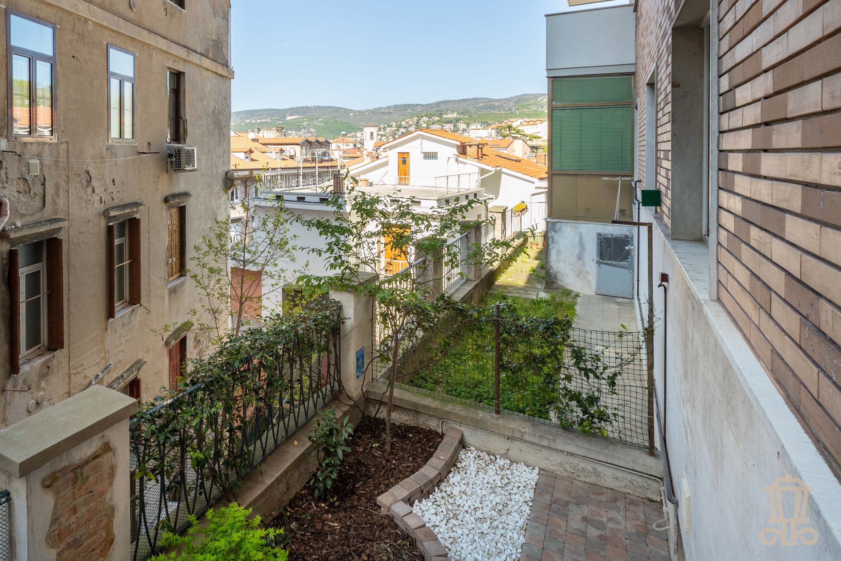 Immagine 13 | Elegante bilocale con giardino privato - La Rue Immobiliare