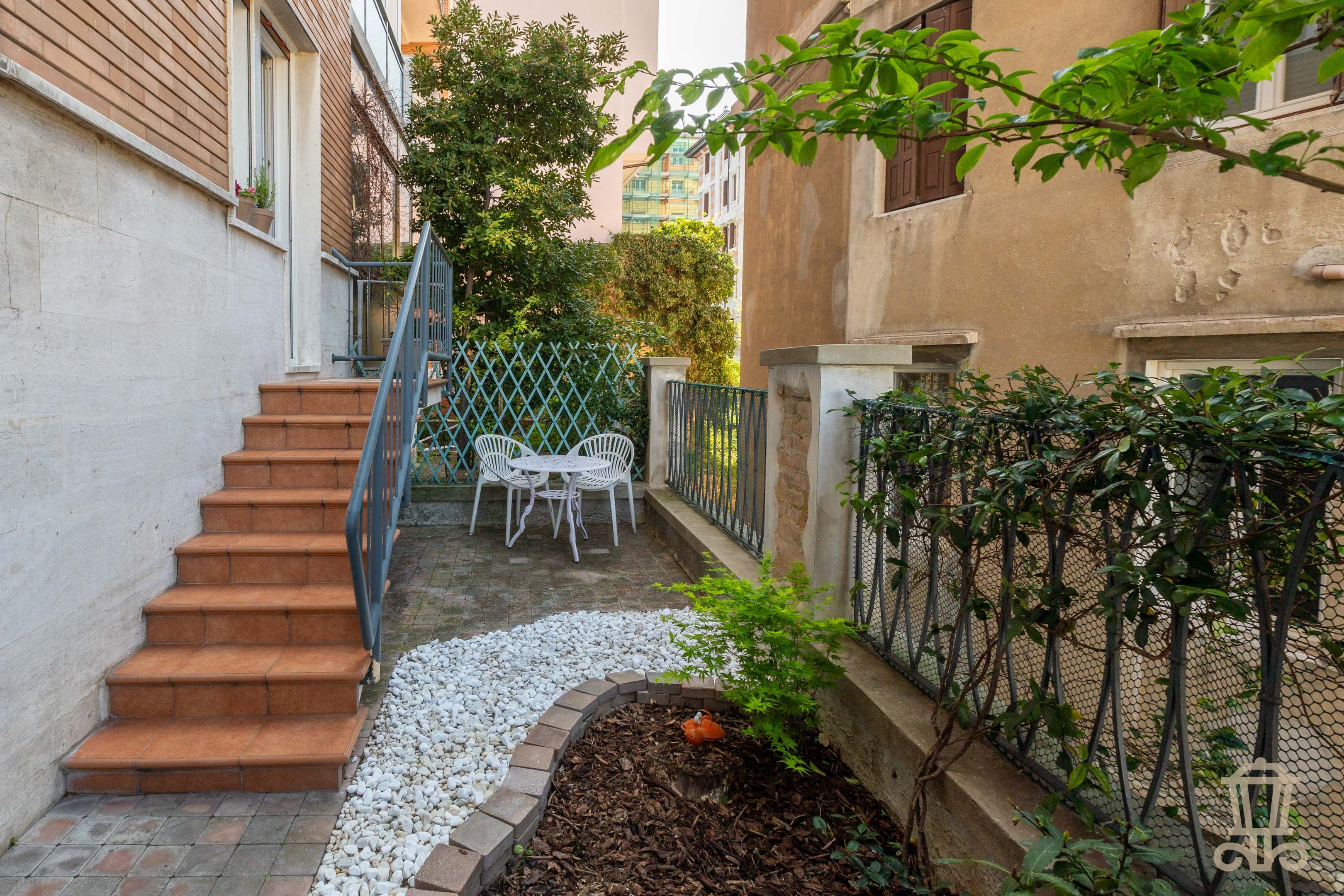 Immagine 15 | Elegante bilocale con giardino privato - La Rue Immobiliare