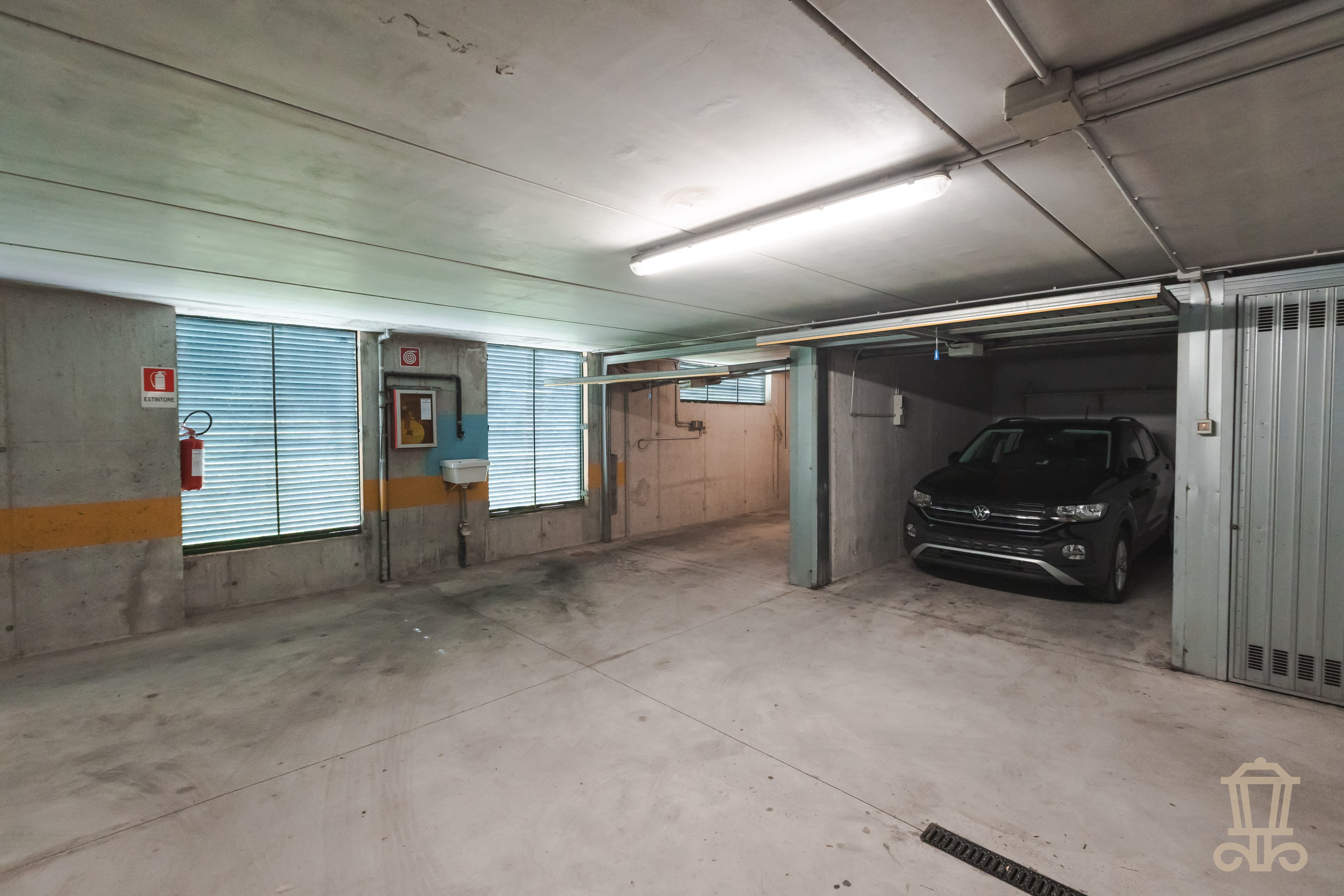 Immagine 1 | Comodo box auto all'interno di autorimessa multipiano - La Rue Immobiliare