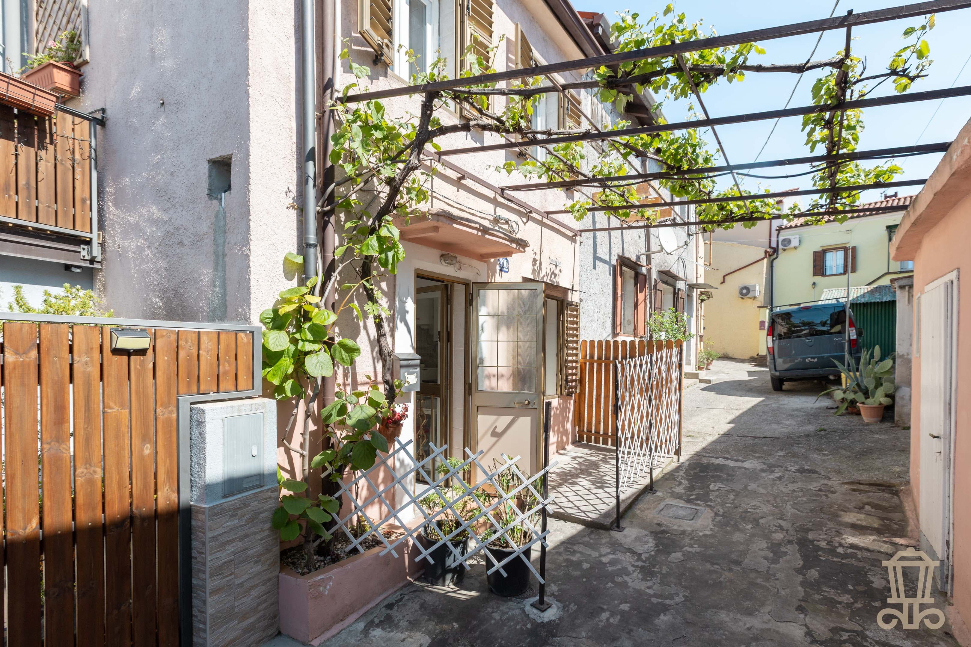 Immagine 0 | Suggestiva casetta accostata a Servola - La Rue Immobiliare