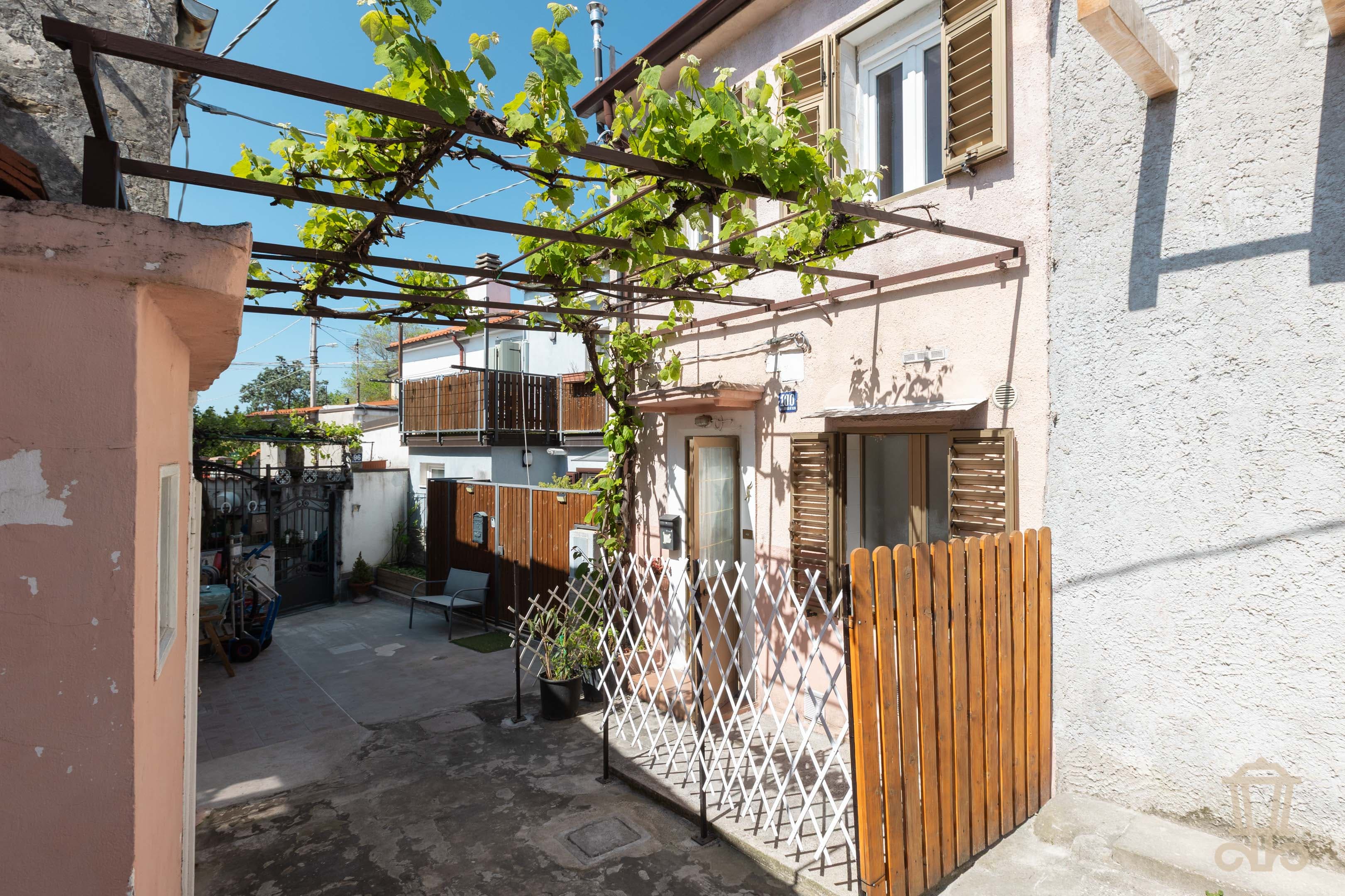 Immagine 1 | Suggestiva casetta accostata a Servola - La Rue Immobiliare