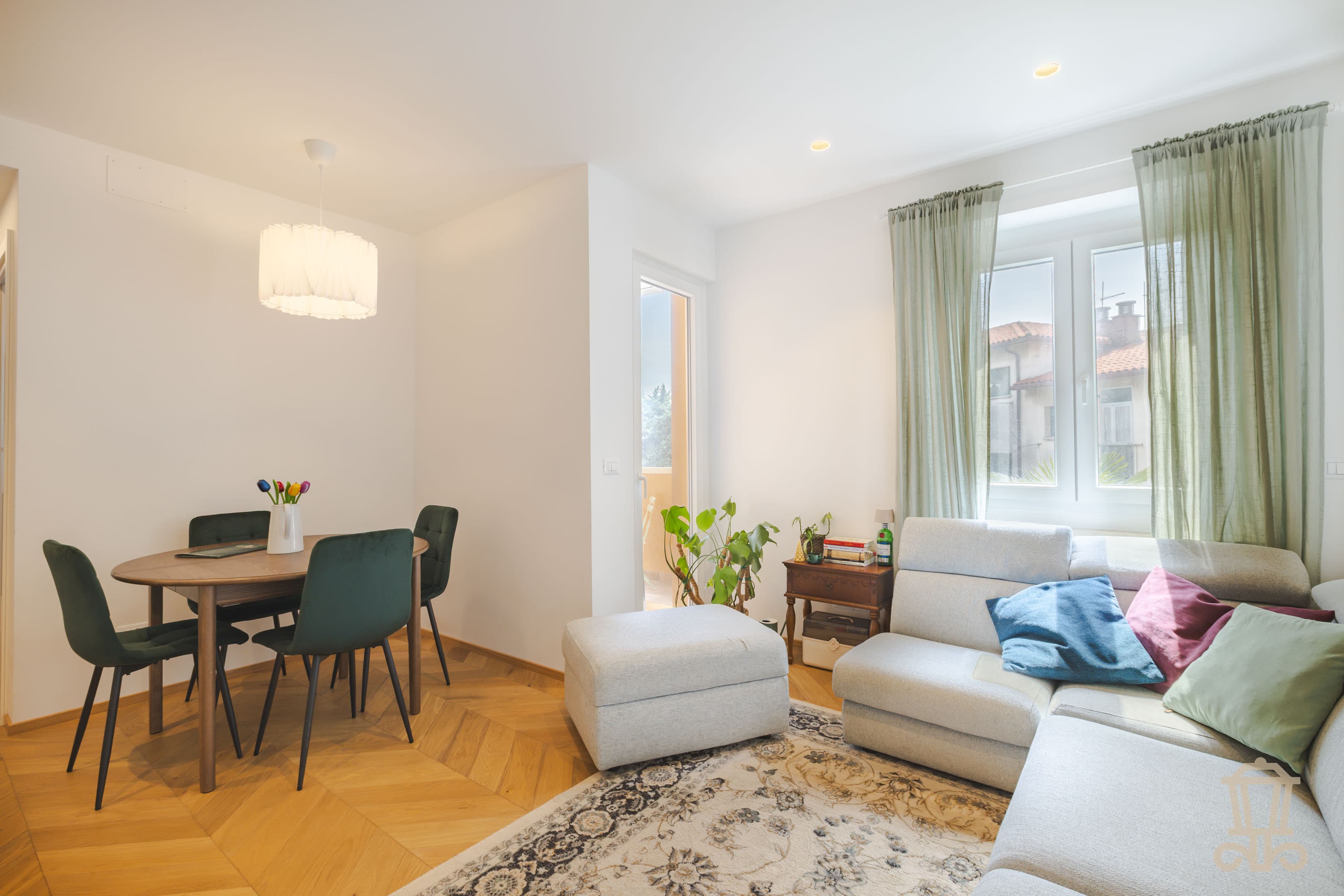Immagine 0 | Elegante trilocale ristrutturato con terrazzo abitabile, cantina e soffitta - La Rue Immobiliare