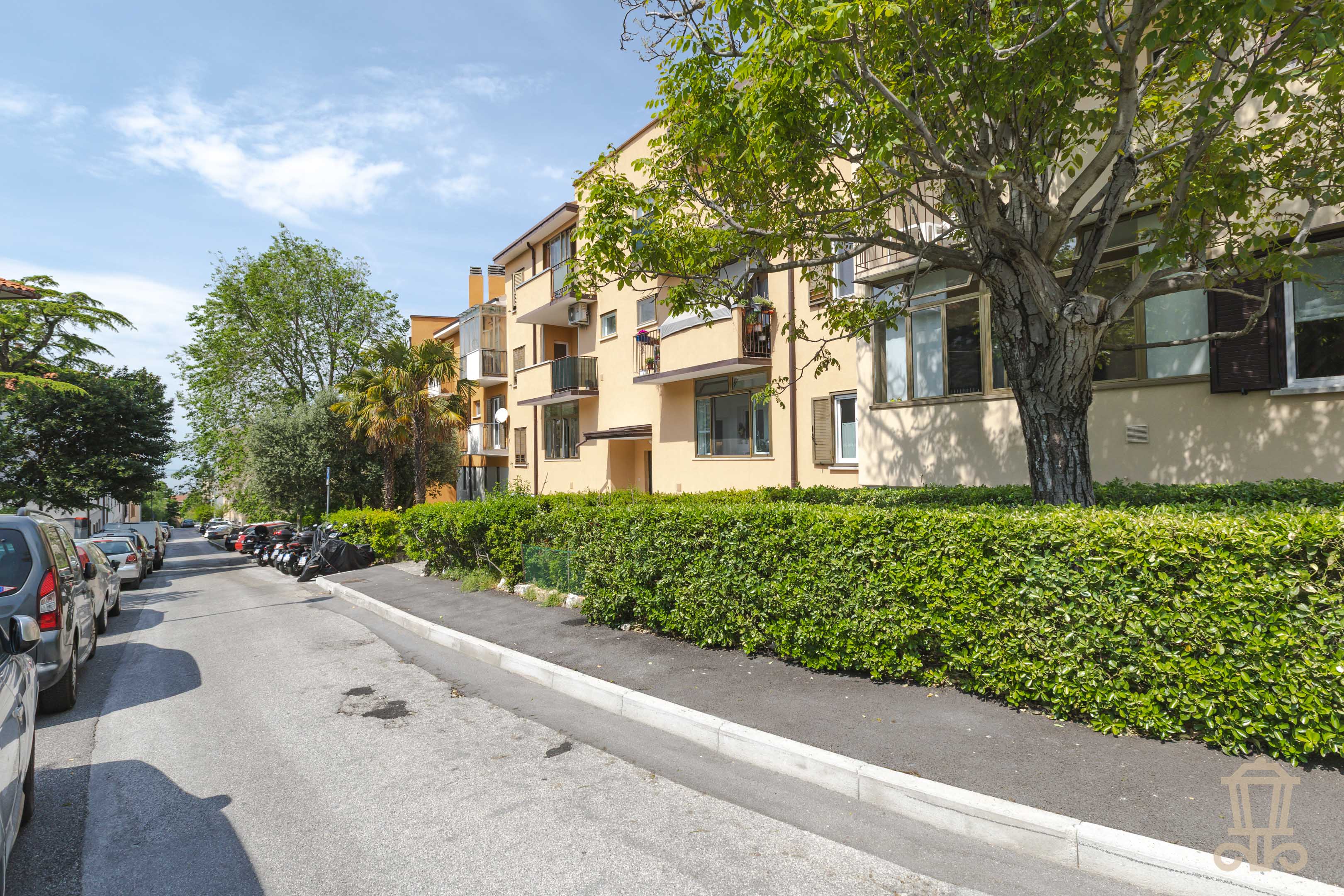 Immagine 2 | Elegante trilocale ristrutturato con terrazzo abitabile, cantina e soffitta - La Rue Immobiliare
