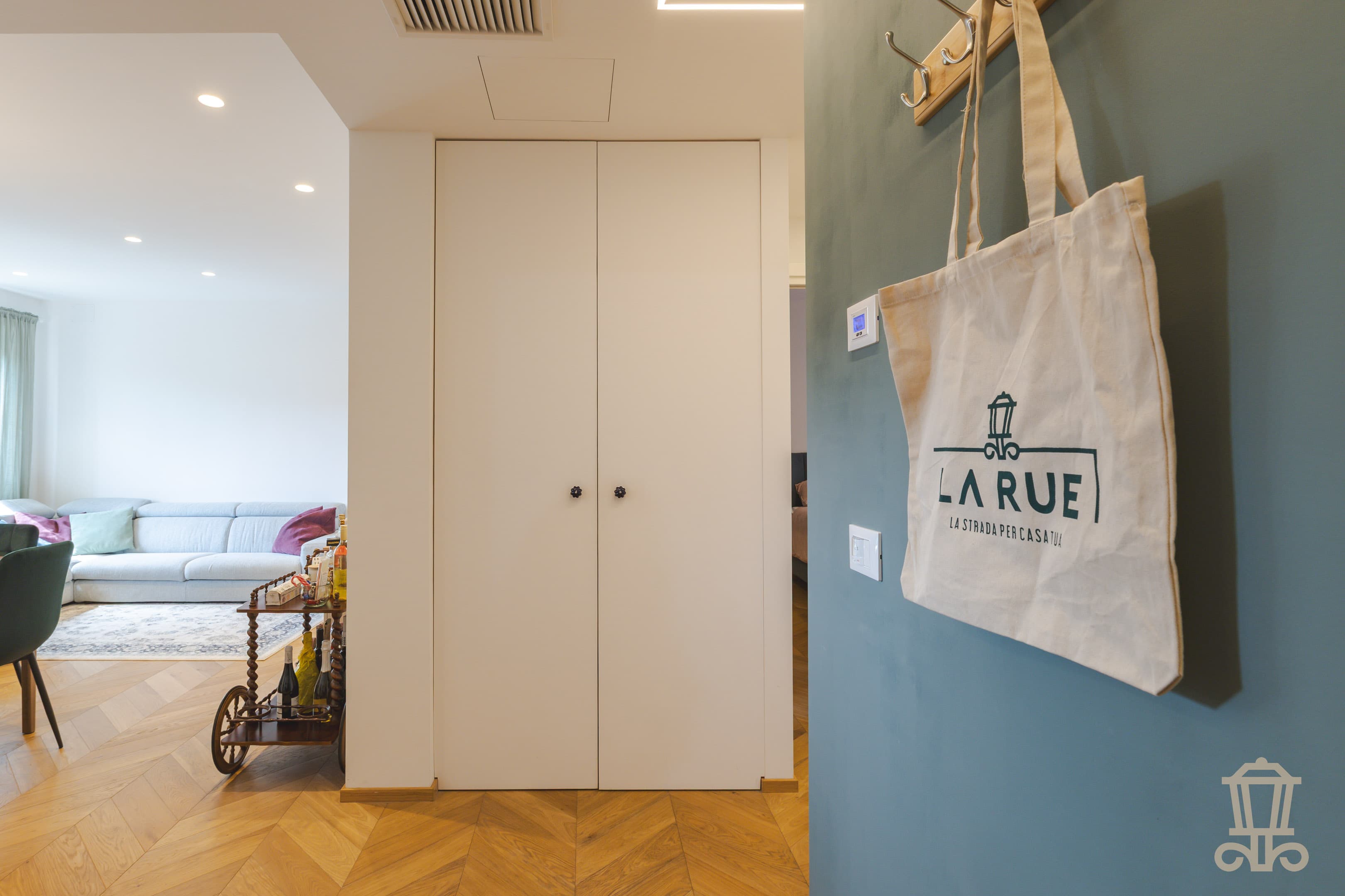 Immagine 4 | Elegante trilocale ristrutturato con terrazzo abitabile, cantina e soffitta - La Rue Immobiliare