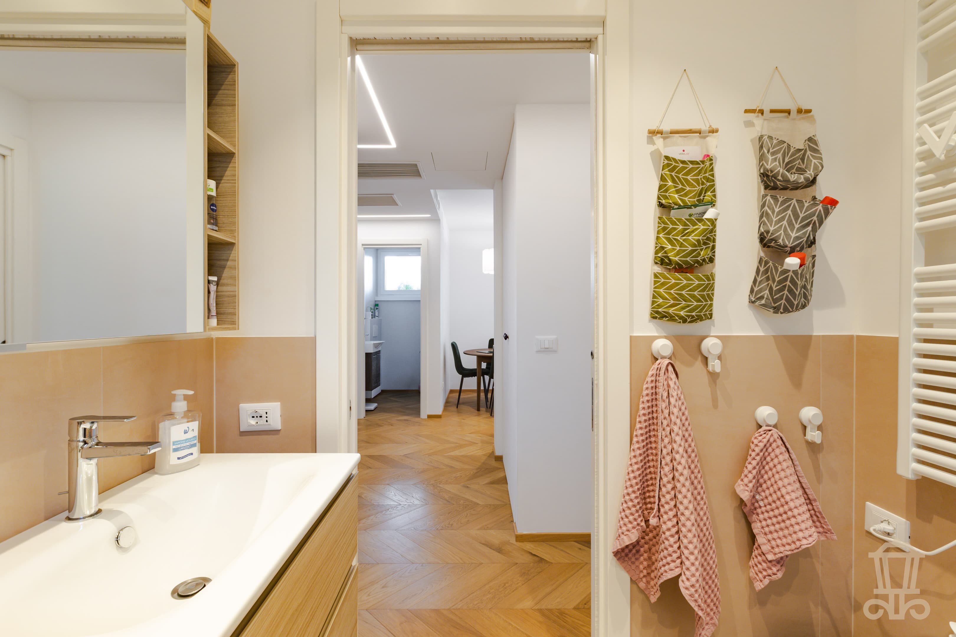 Immagine 19 | Elegante trilocale ristrutturato con terrazzo abitabile, cantina e soffitta - La Rue Immobiliare