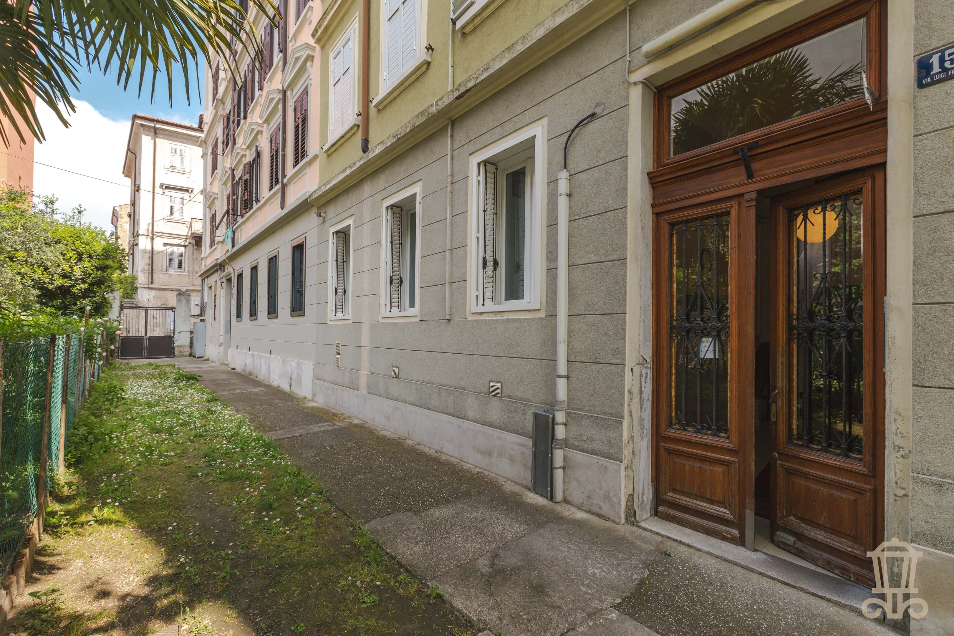 Immagine 10 | Monolocale arredato pari primo ingresso - La Rue Immobiliare
