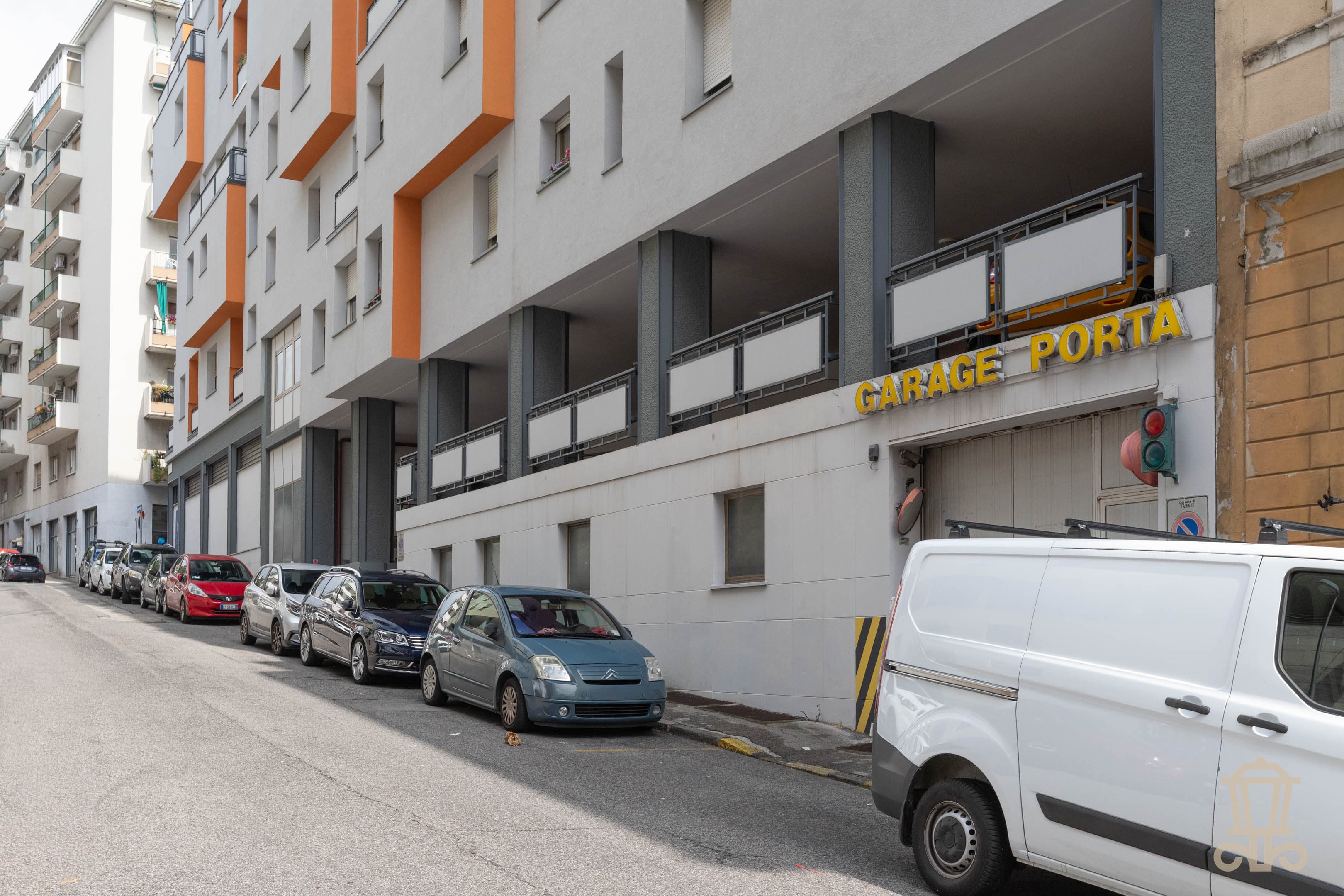 Immagine 0 | Posto moto in autorimessa - La Rue Immobiliare