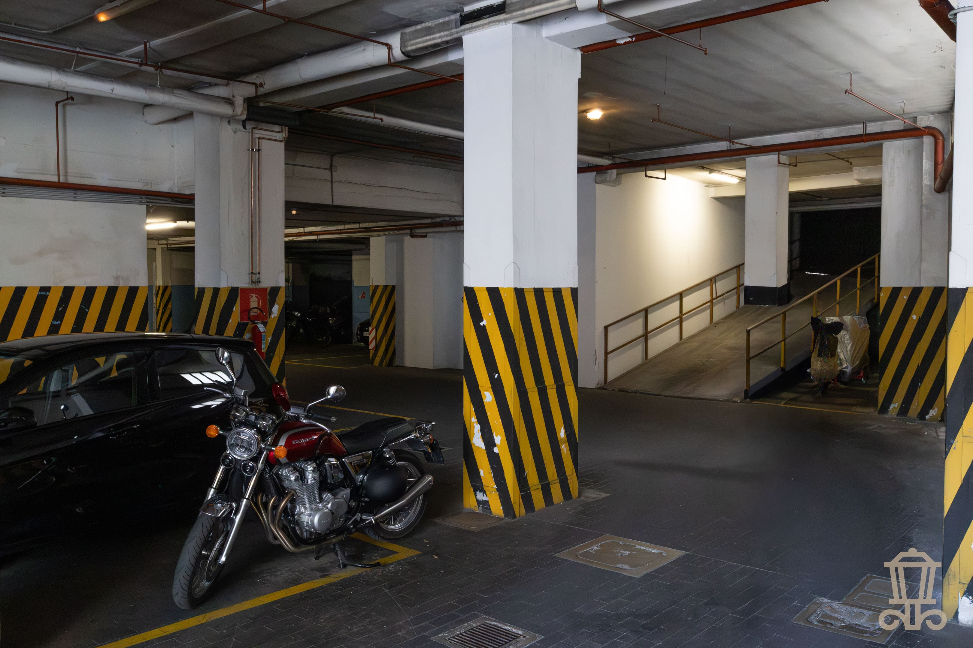 Immagine 3 | Posto moto in autorimessa - La Rue Immobiliare