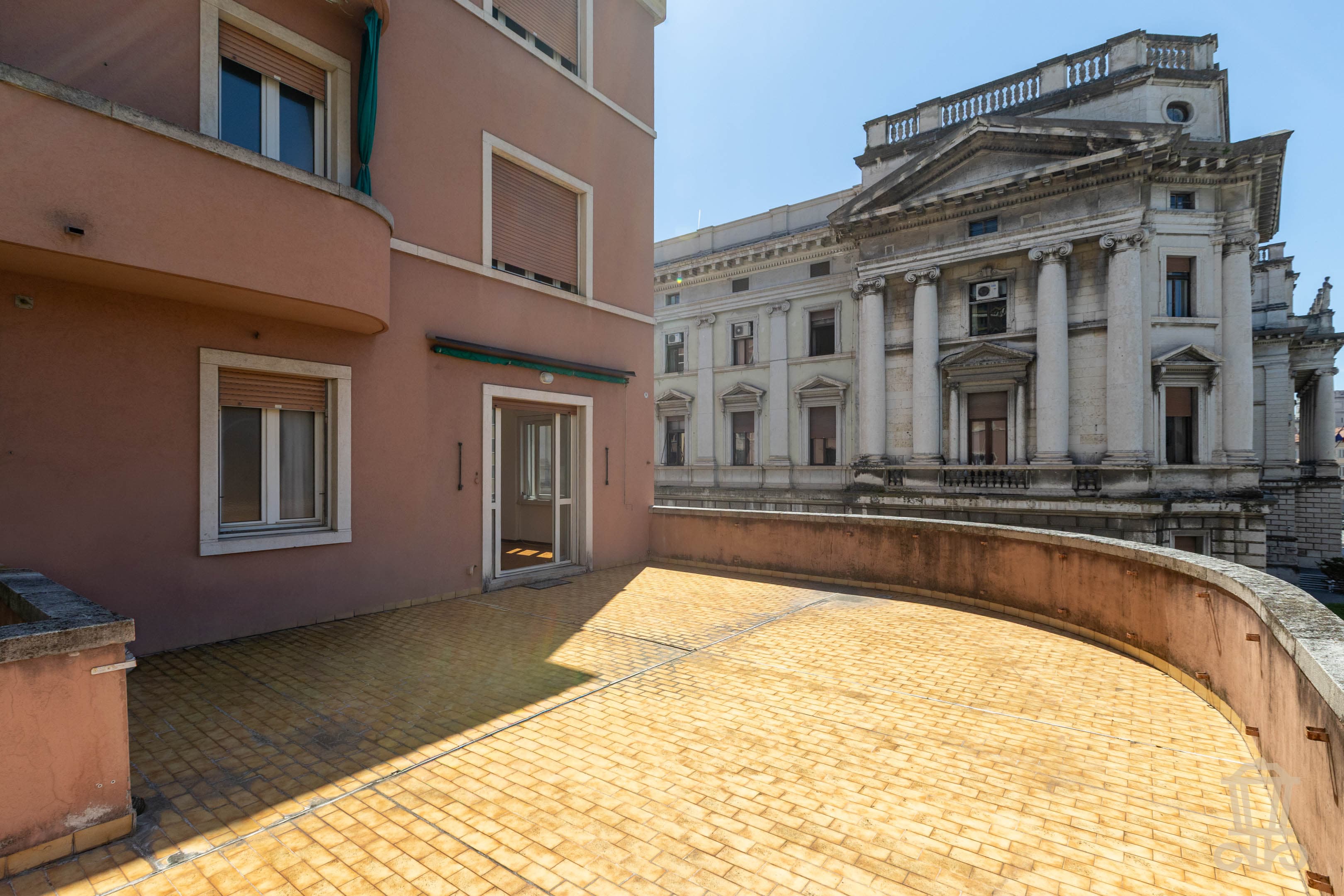 Immagine 29 | Esclusivo trilocale con terrazzo abitabile di 60 mq in zona centrale - La Rue Immobiliare