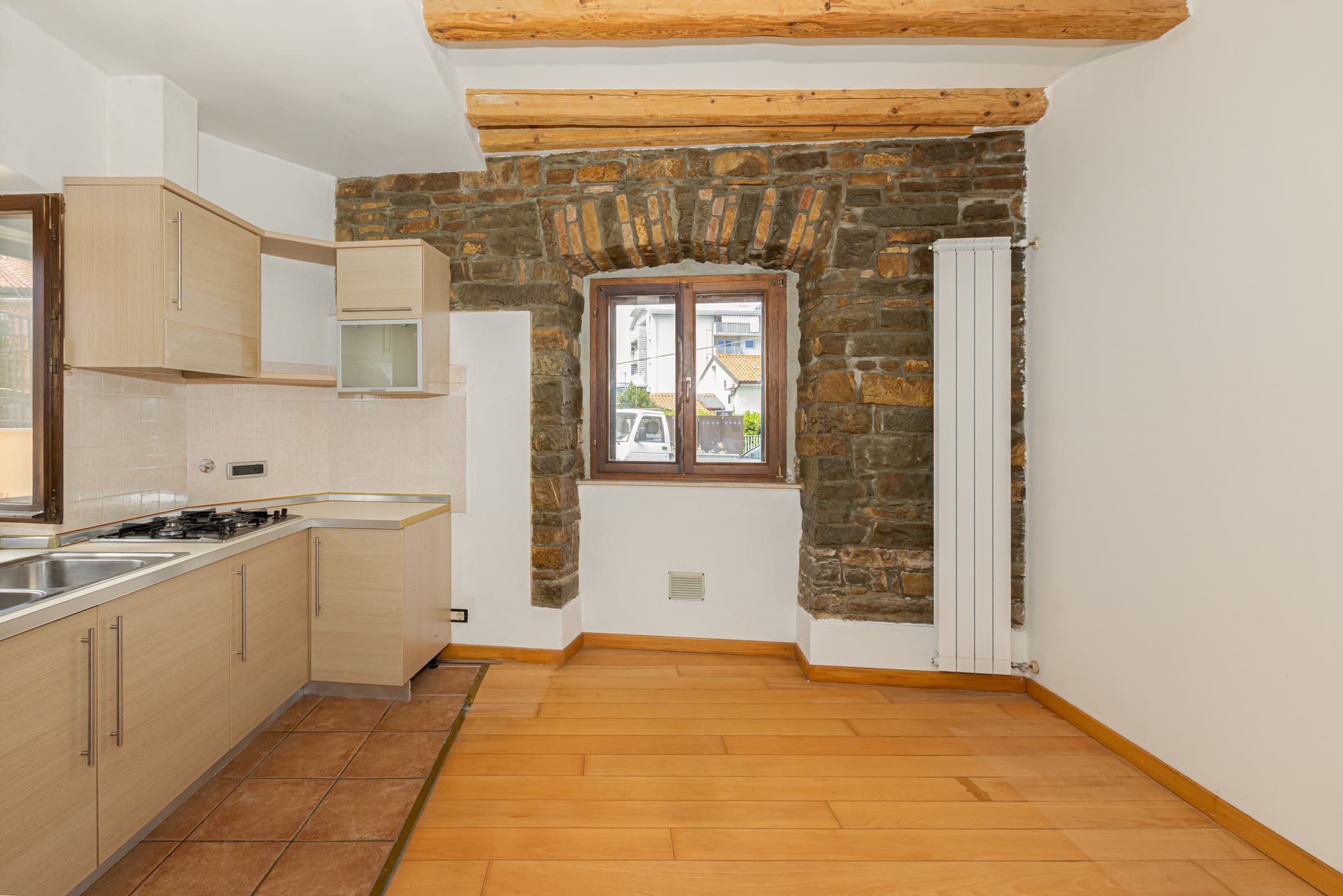 Immagine 2 | Bifamiliare con giardino, due ingressi e scorcio mare - La Rue Immobiliare