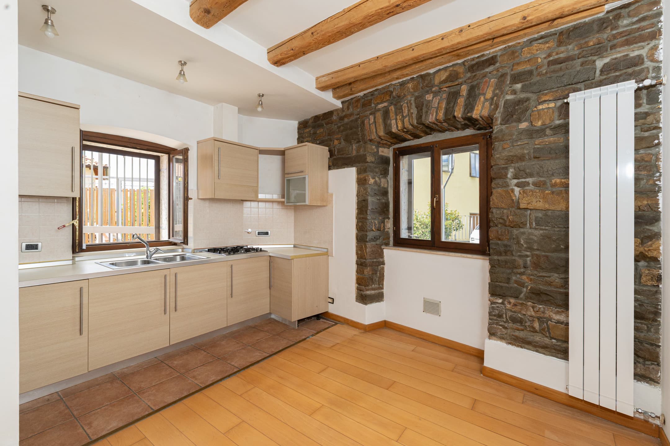 Immagine 4 | Bifamiliare con giardino, due ingressi e scorcio mare - La Rue Immobiliare
