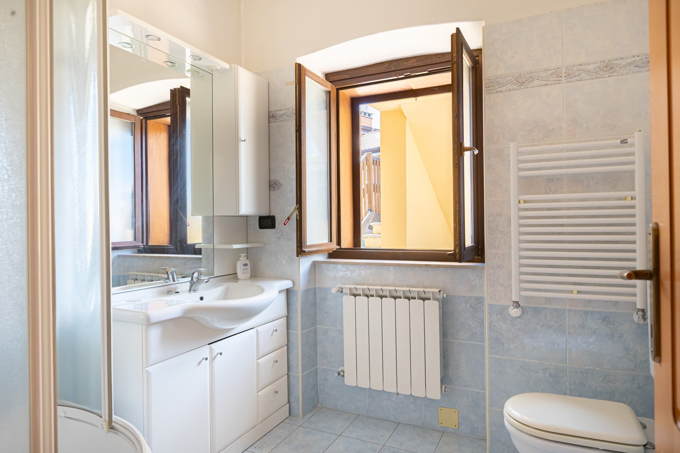 Immagine 8 | Bifamiliare con giardino, due ingressi e scorcio mare - La Rue Immobiliare