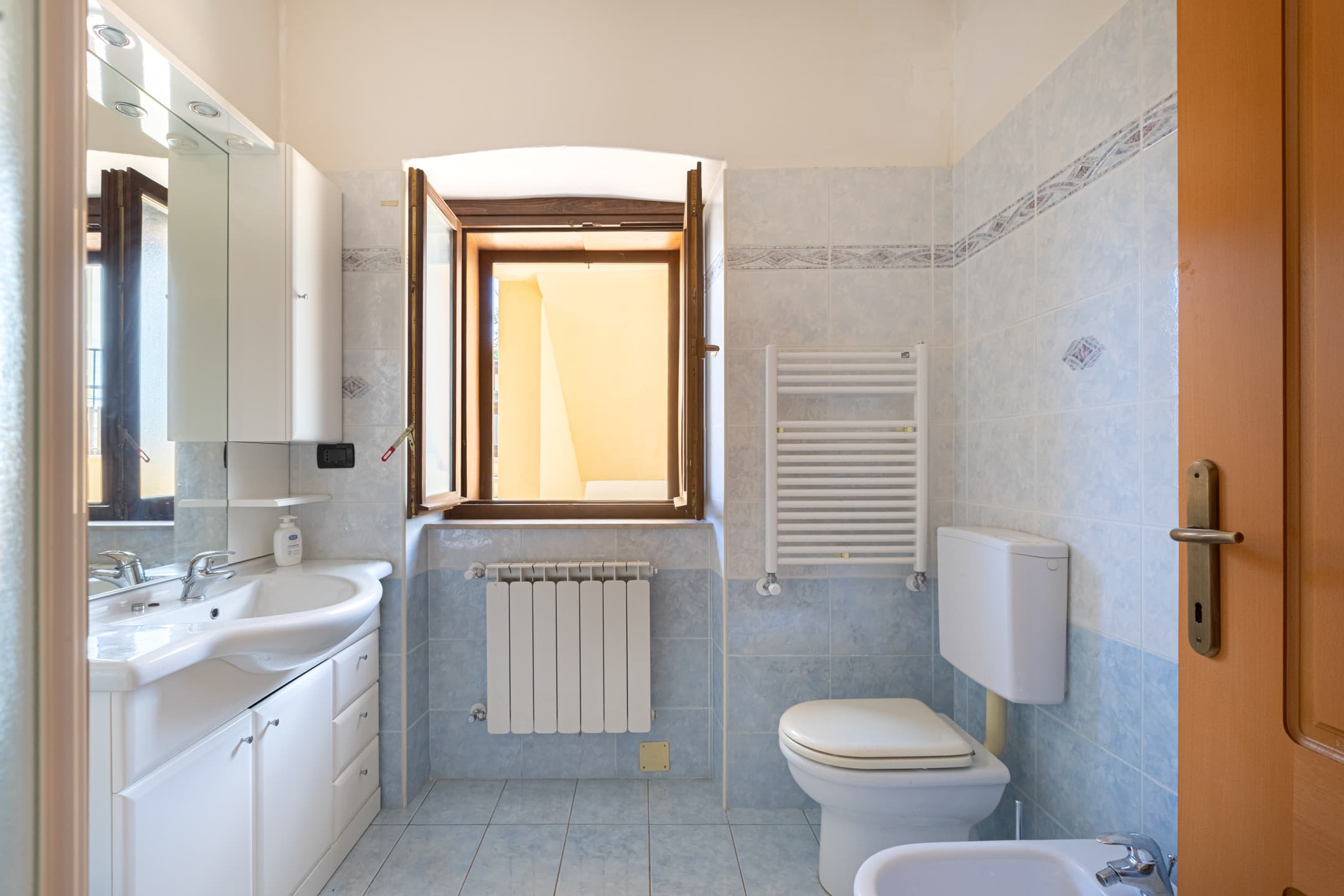Immagine 9 | Bifamiliare con giardino, due ingressi e scorcio mare - La Rue Immobiliare
