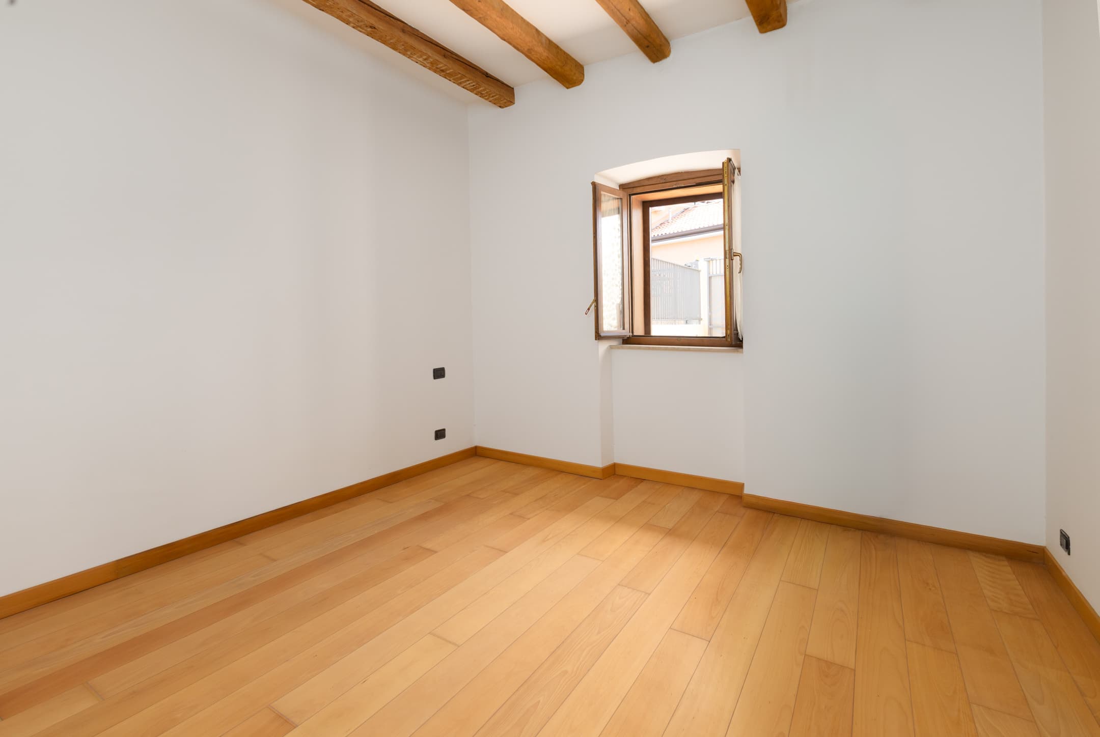 Immagine 12 | Bifamiliare con giardino, due ingressi e scorcio mare - La Rue Immobiliare