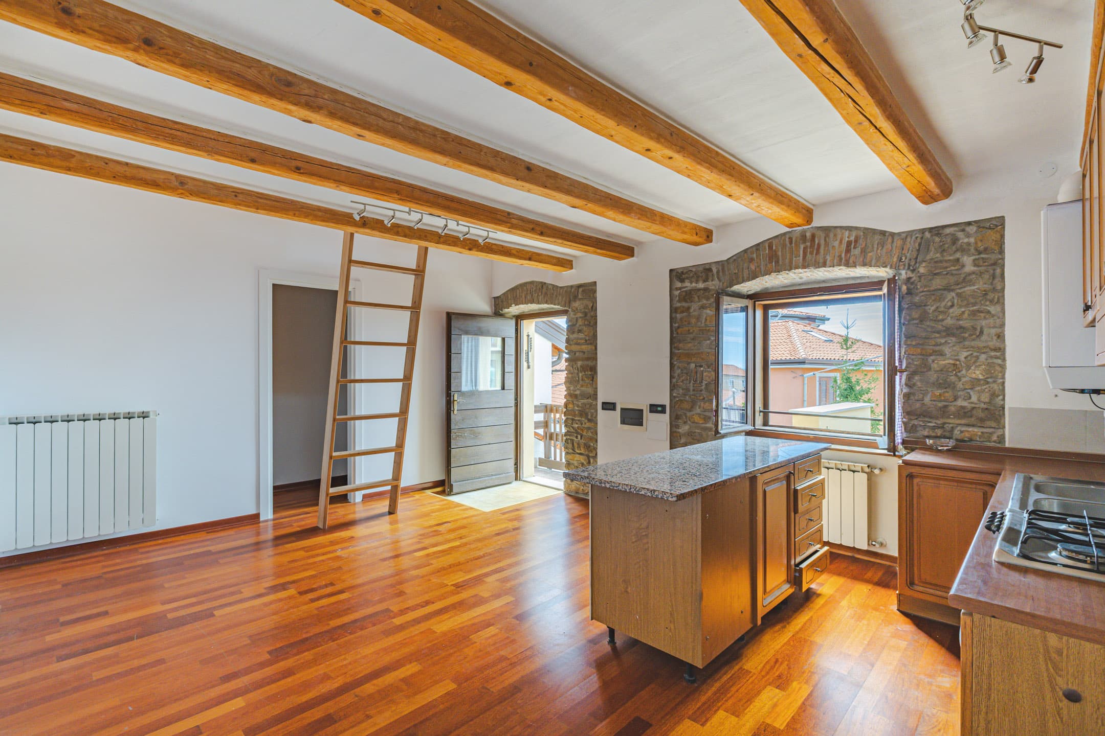 Immagine 16 | Bifamiliare con giardino, due ingressi e scorcio mare - La Rue Immobiliare