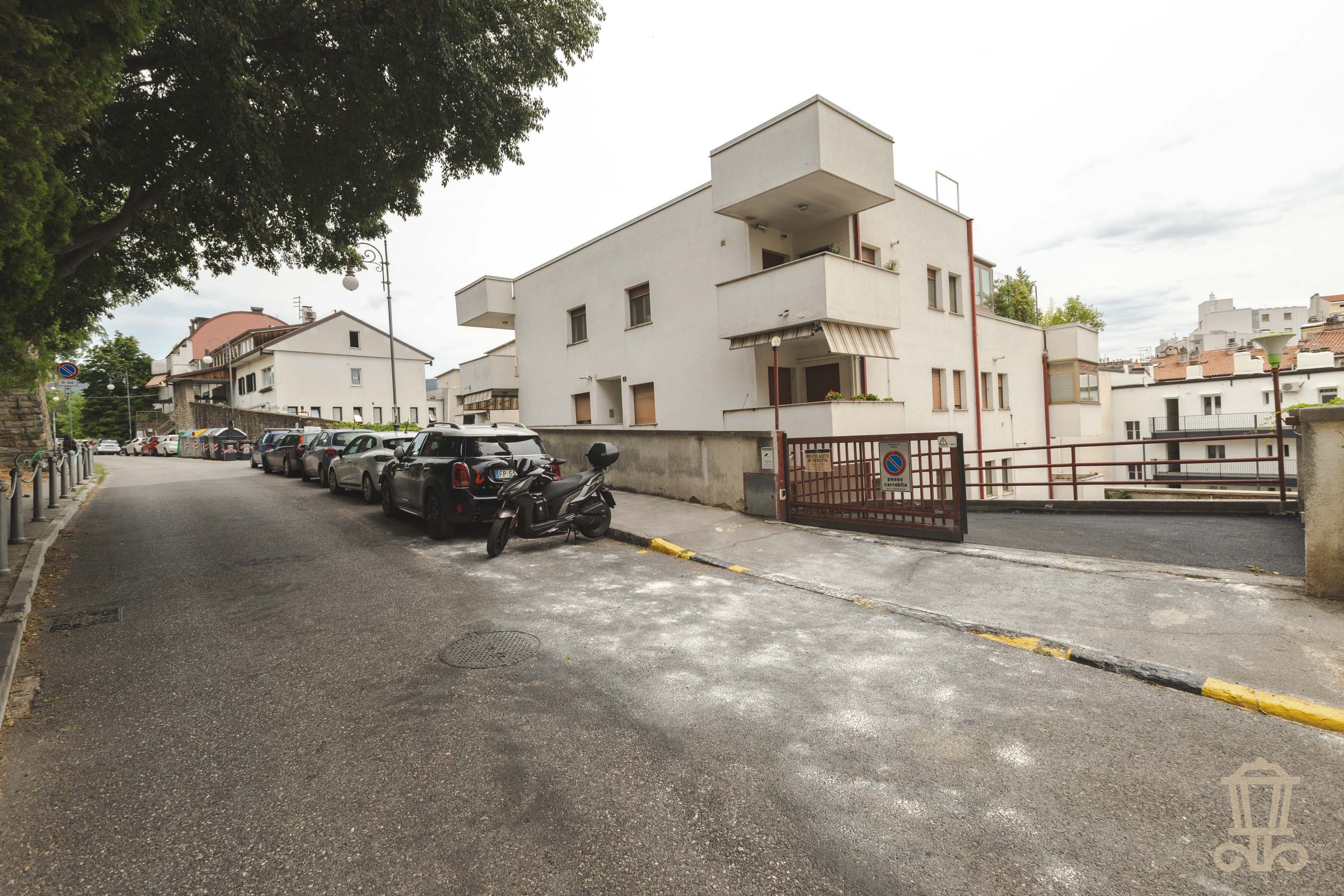 Immagine 1 | Ampio posto auto scoperto a San Giusto - La Rue Immobiliare